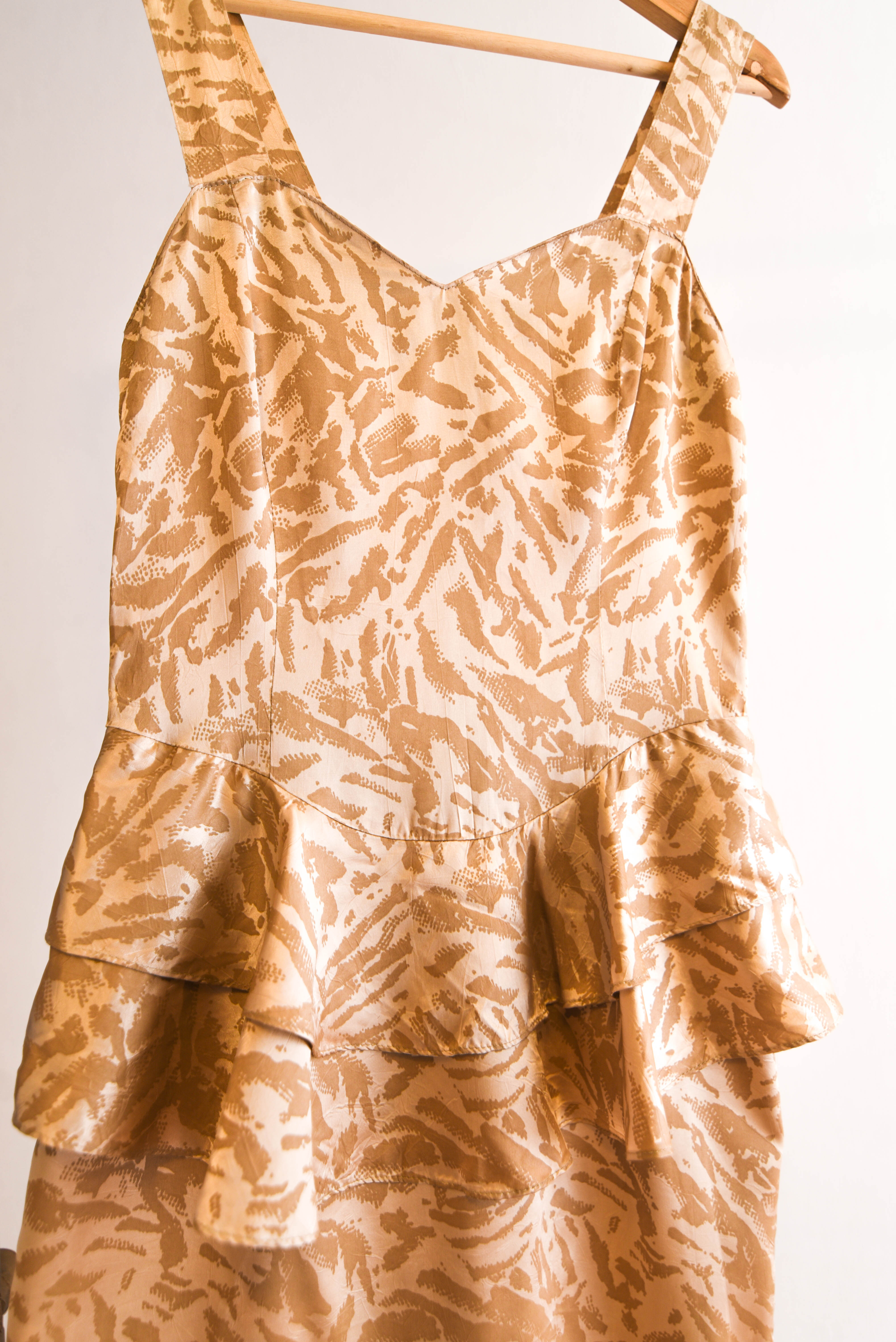 Vestido golden 80s peplum
