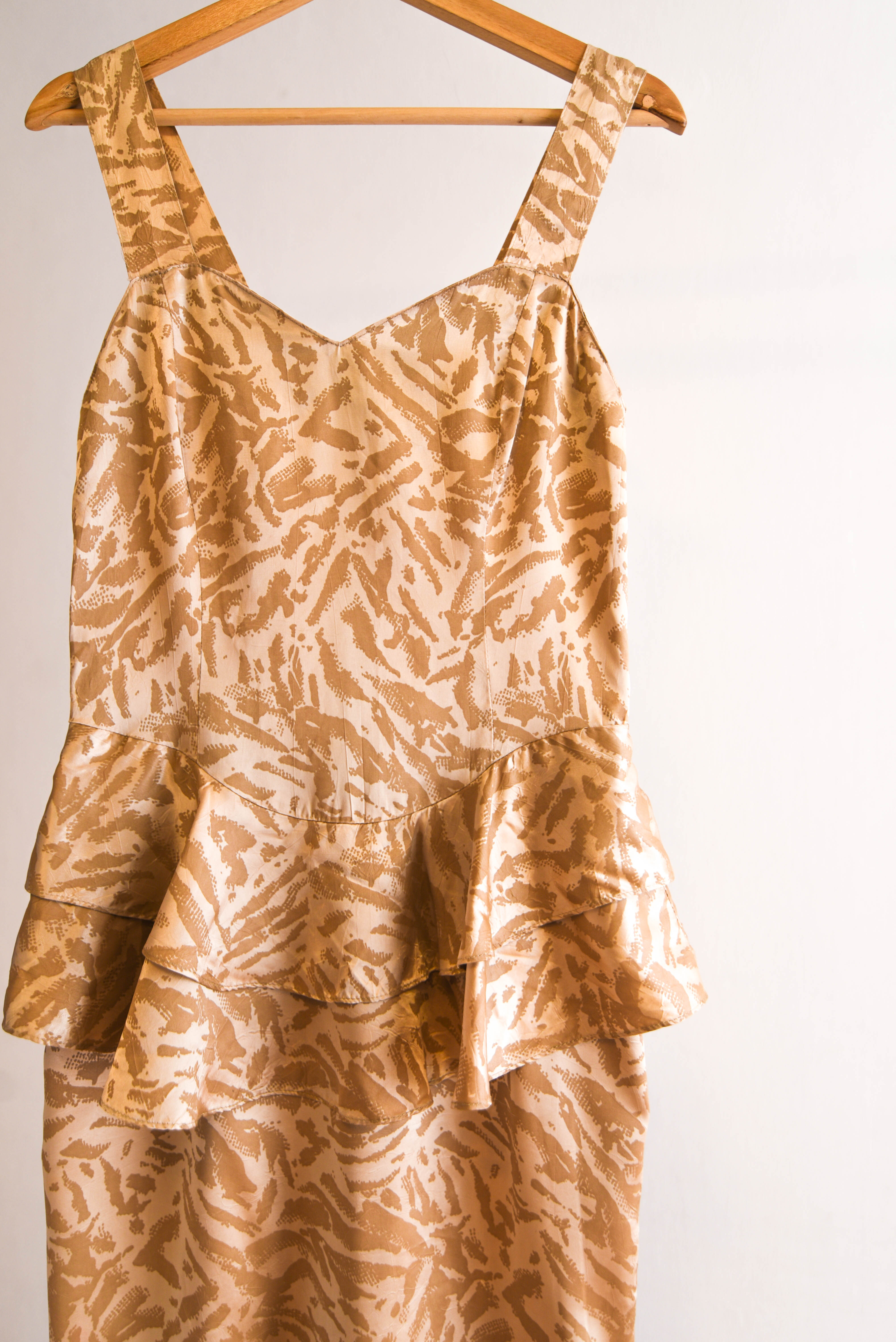 Vestido golden 80s peplum