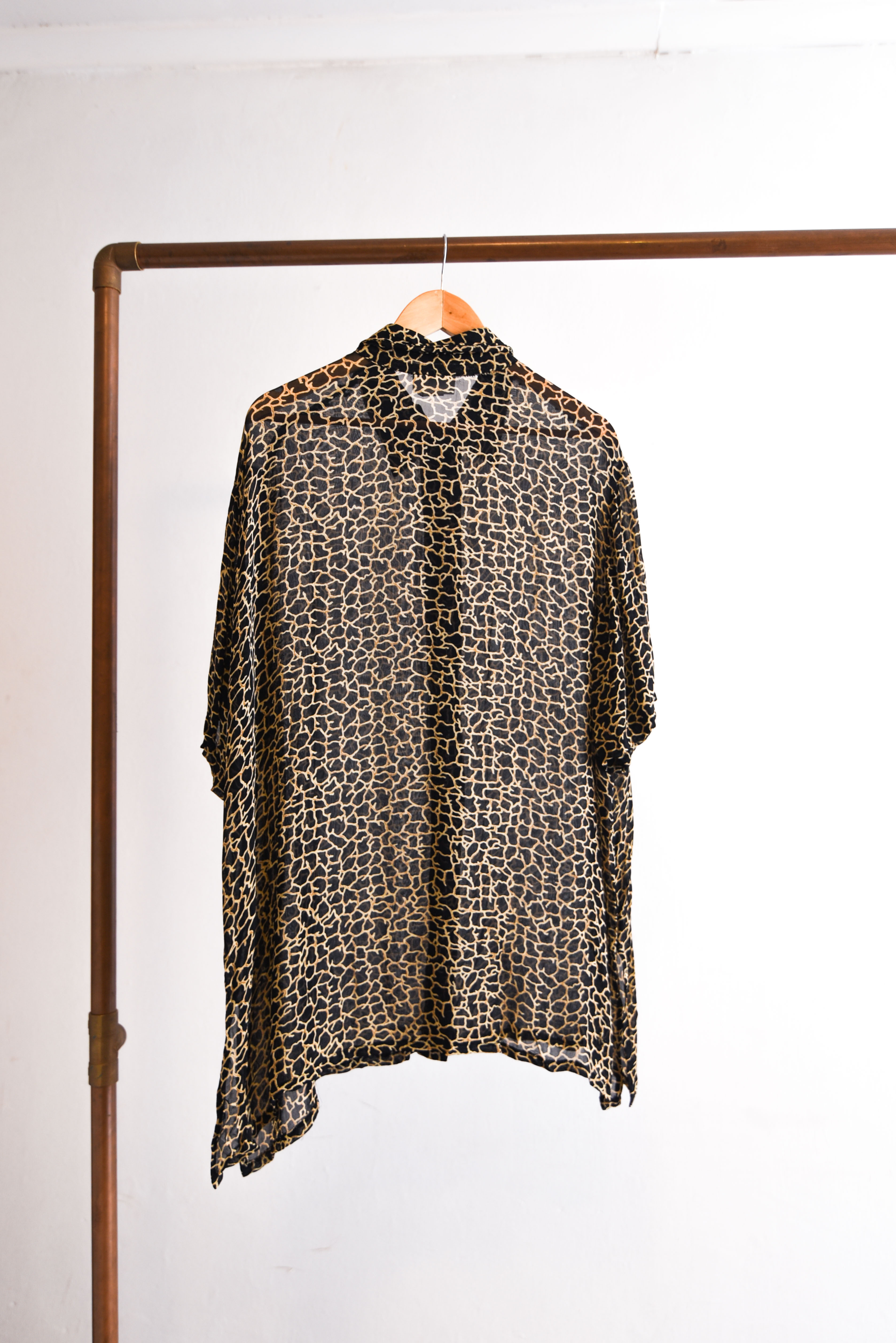 Blusa transparencia giraffe print