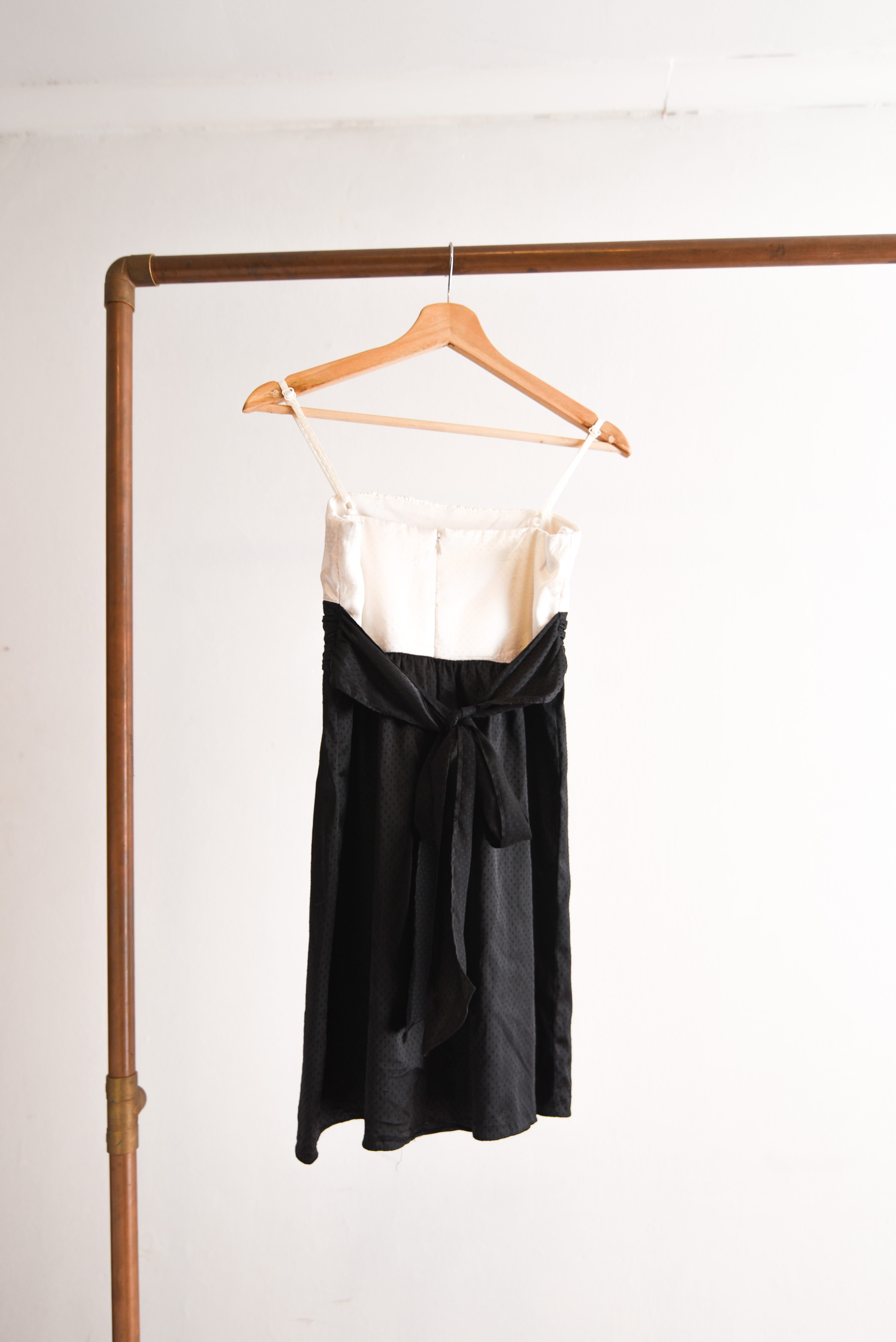 Vestido bicolor satinado lazo