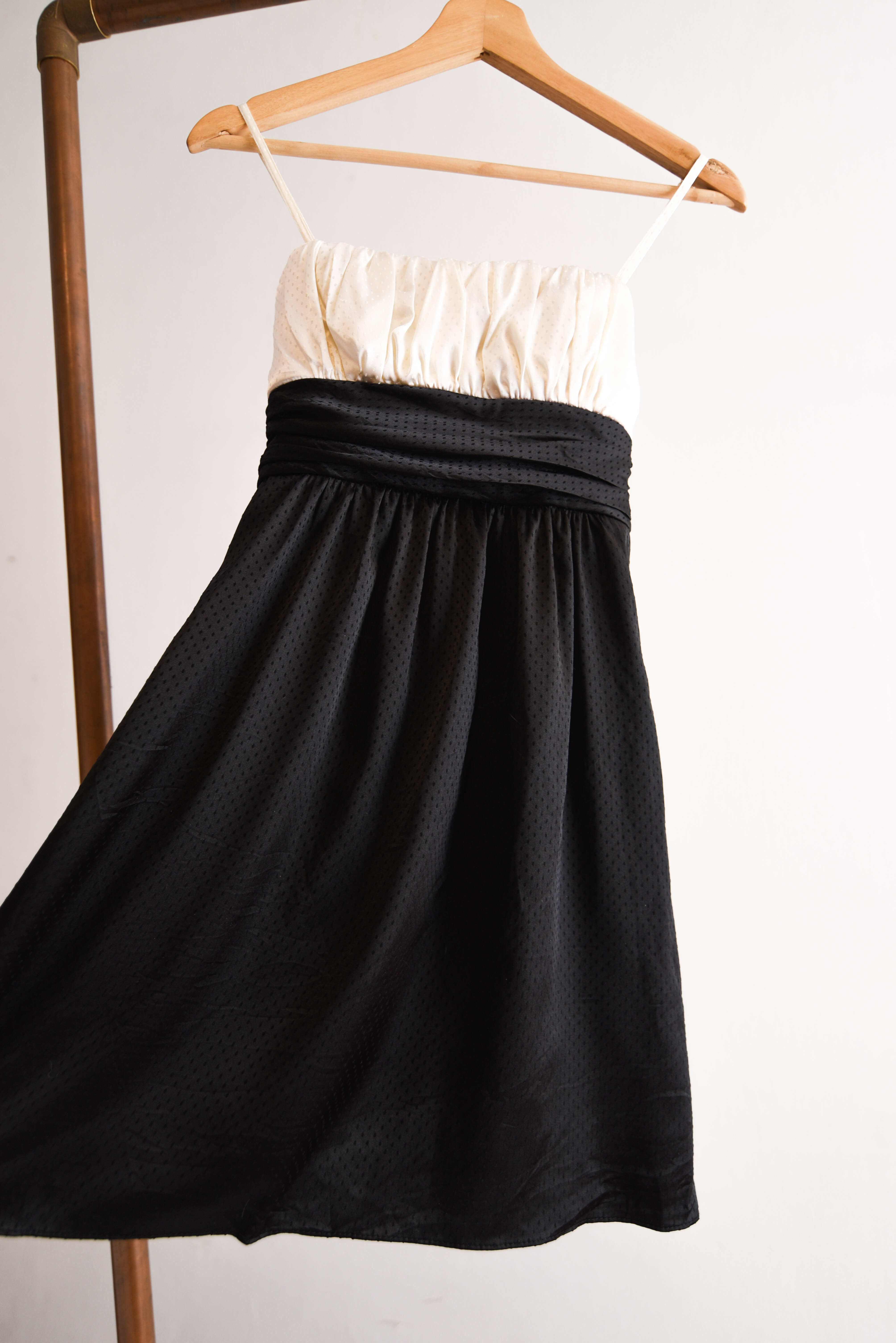 Vestido bicolor satinado lazo