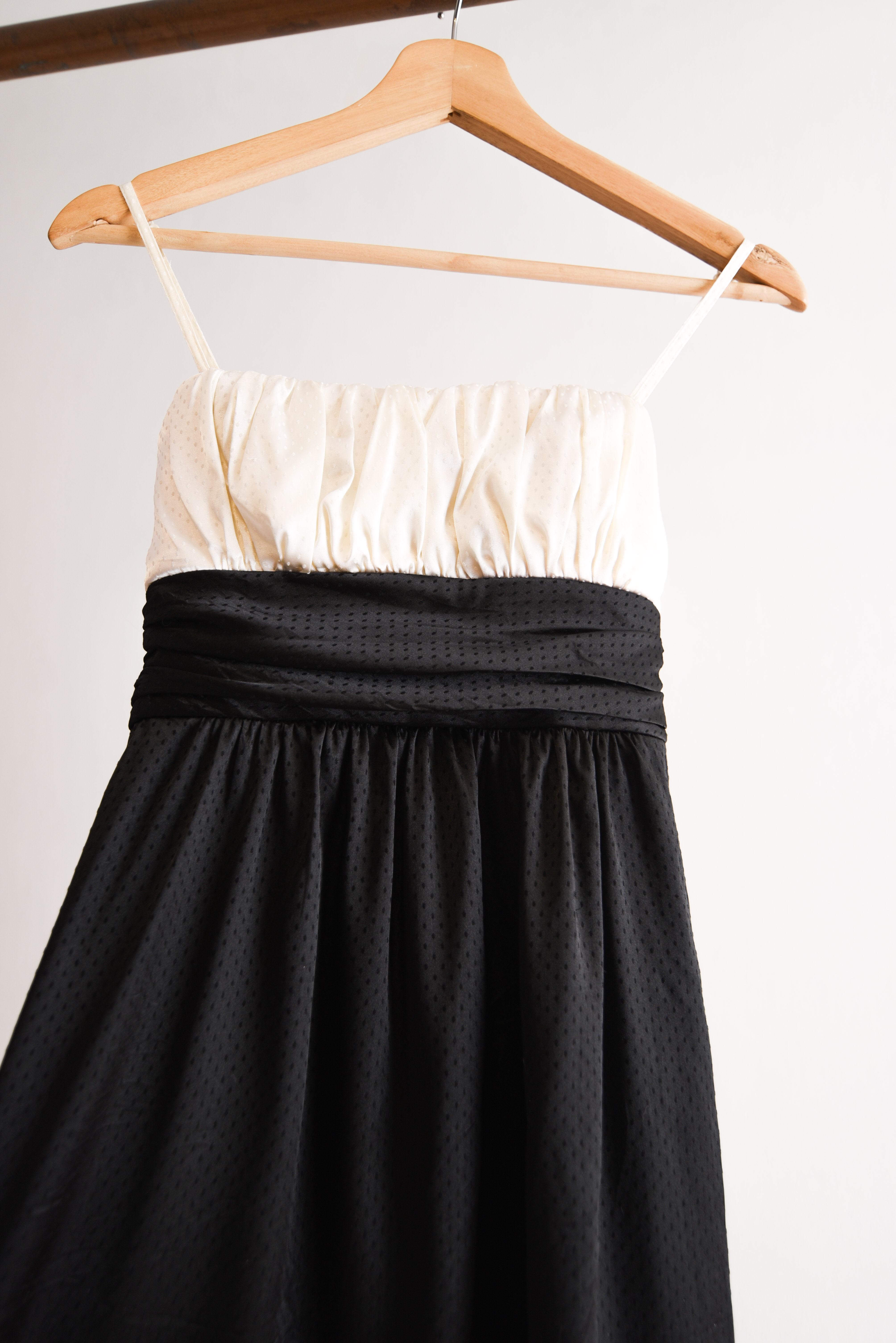 Vestido bicolor satinado lazo