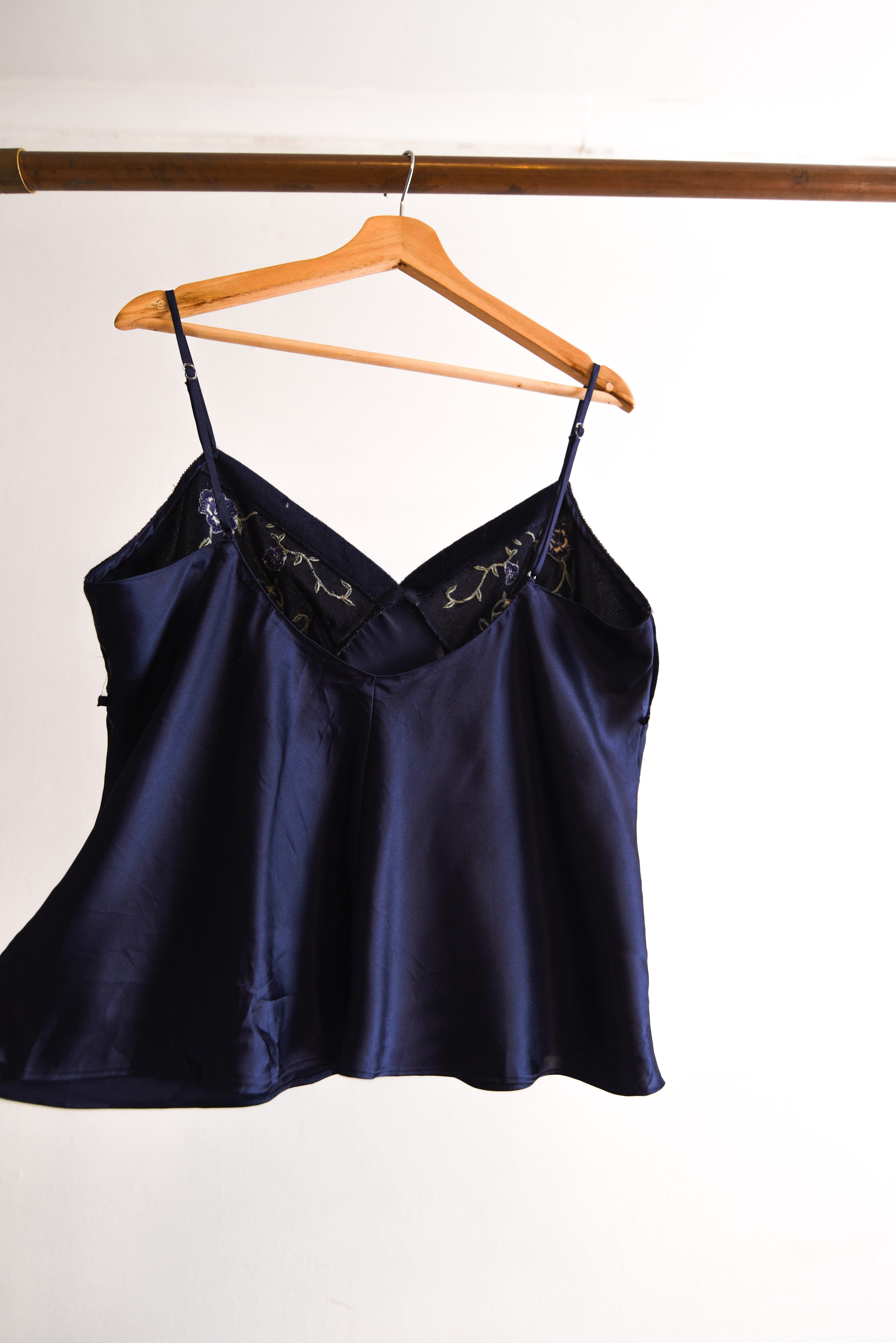 Top lencero azul bordado