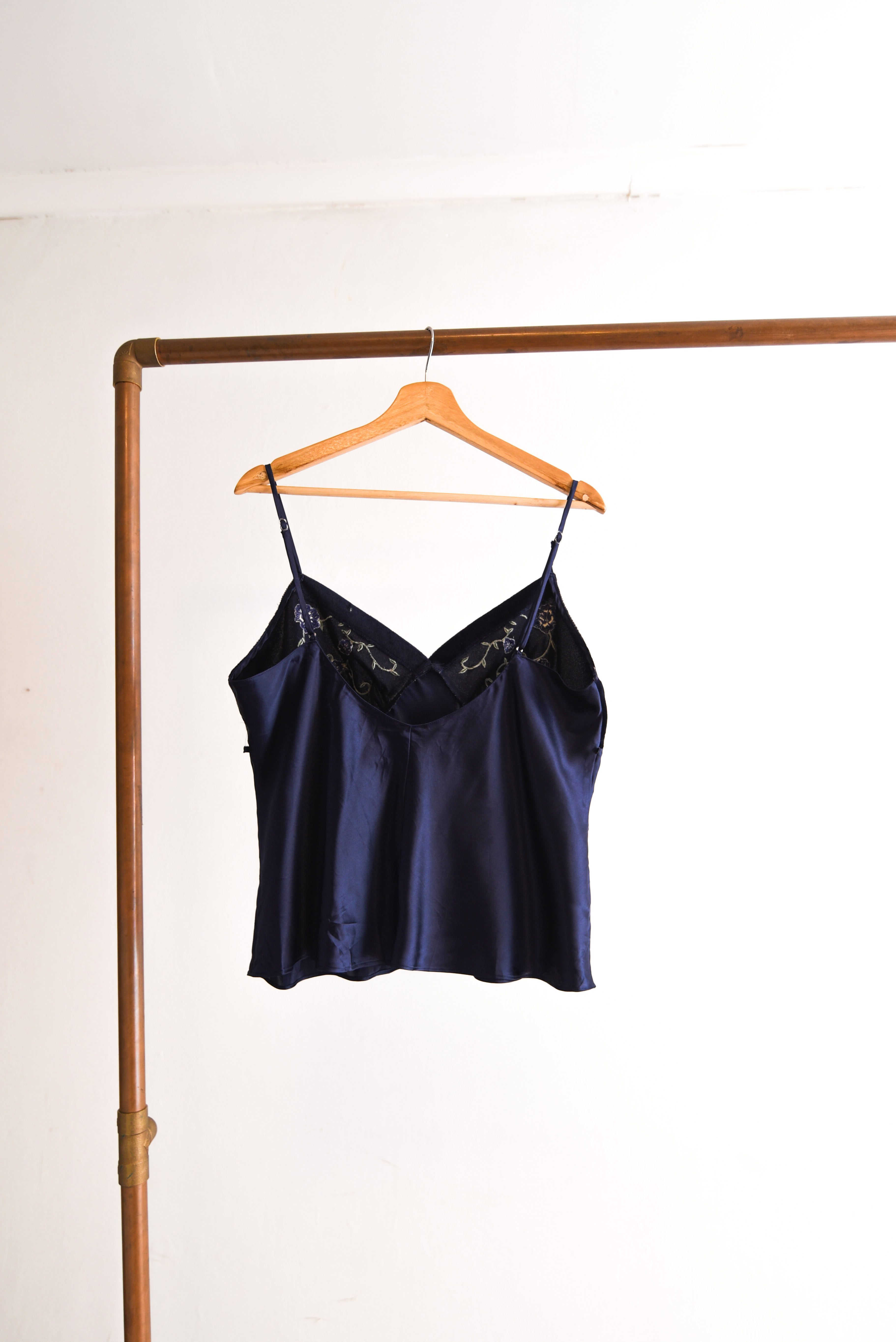 Top lencero azul bordado