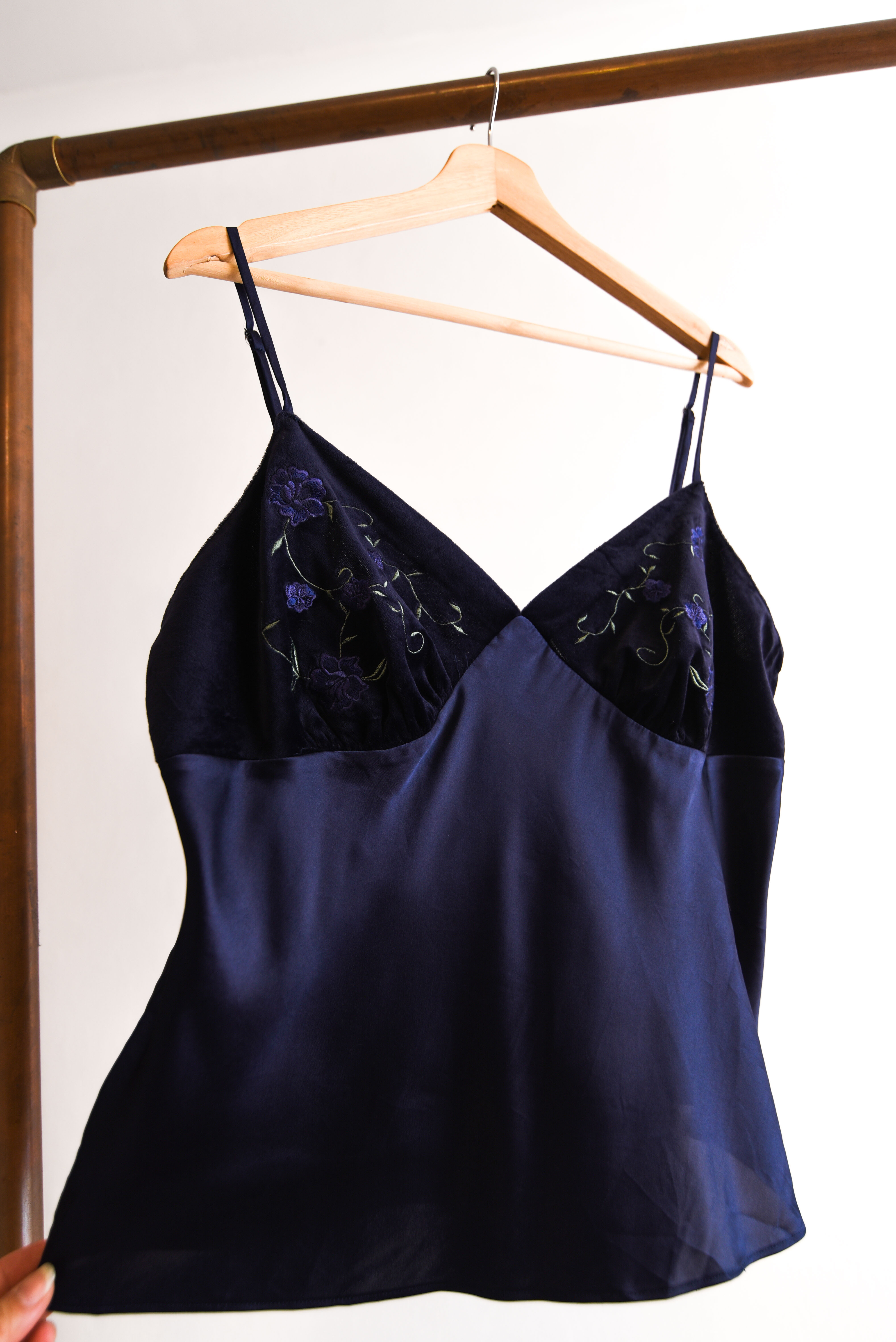 Top lencero azul bordado