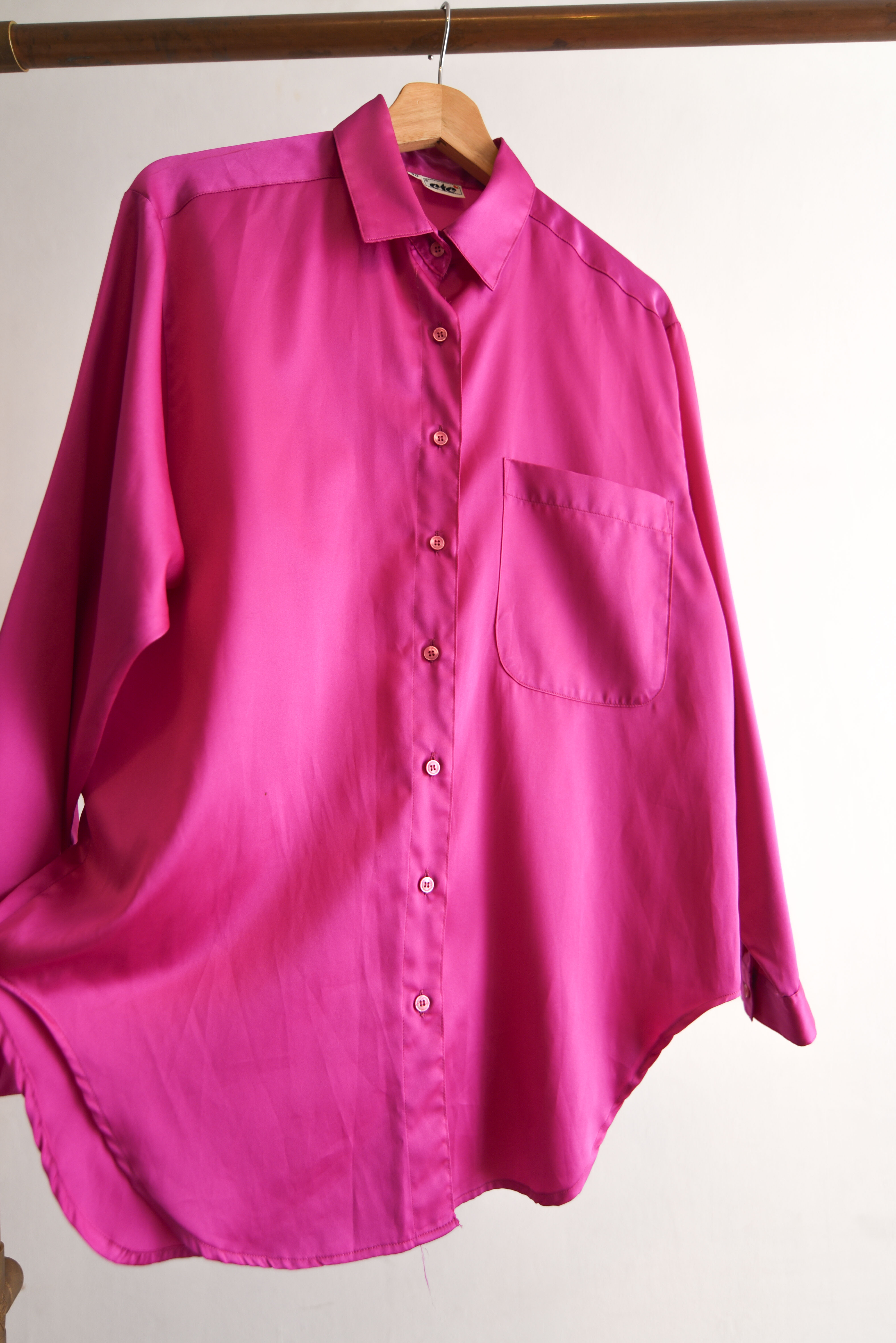 Camisa magenta satín vintage