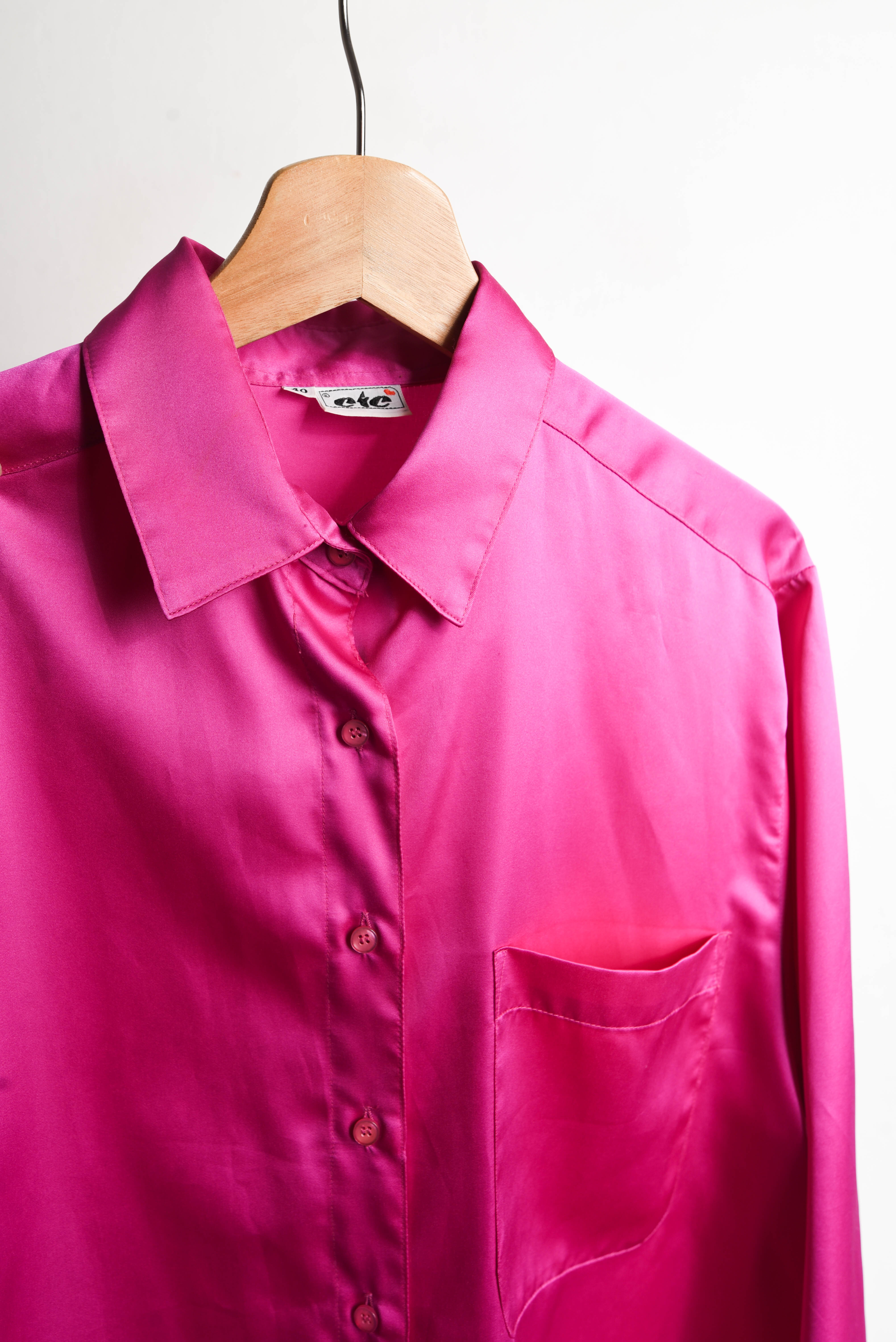 Camisa magenta satín vintage