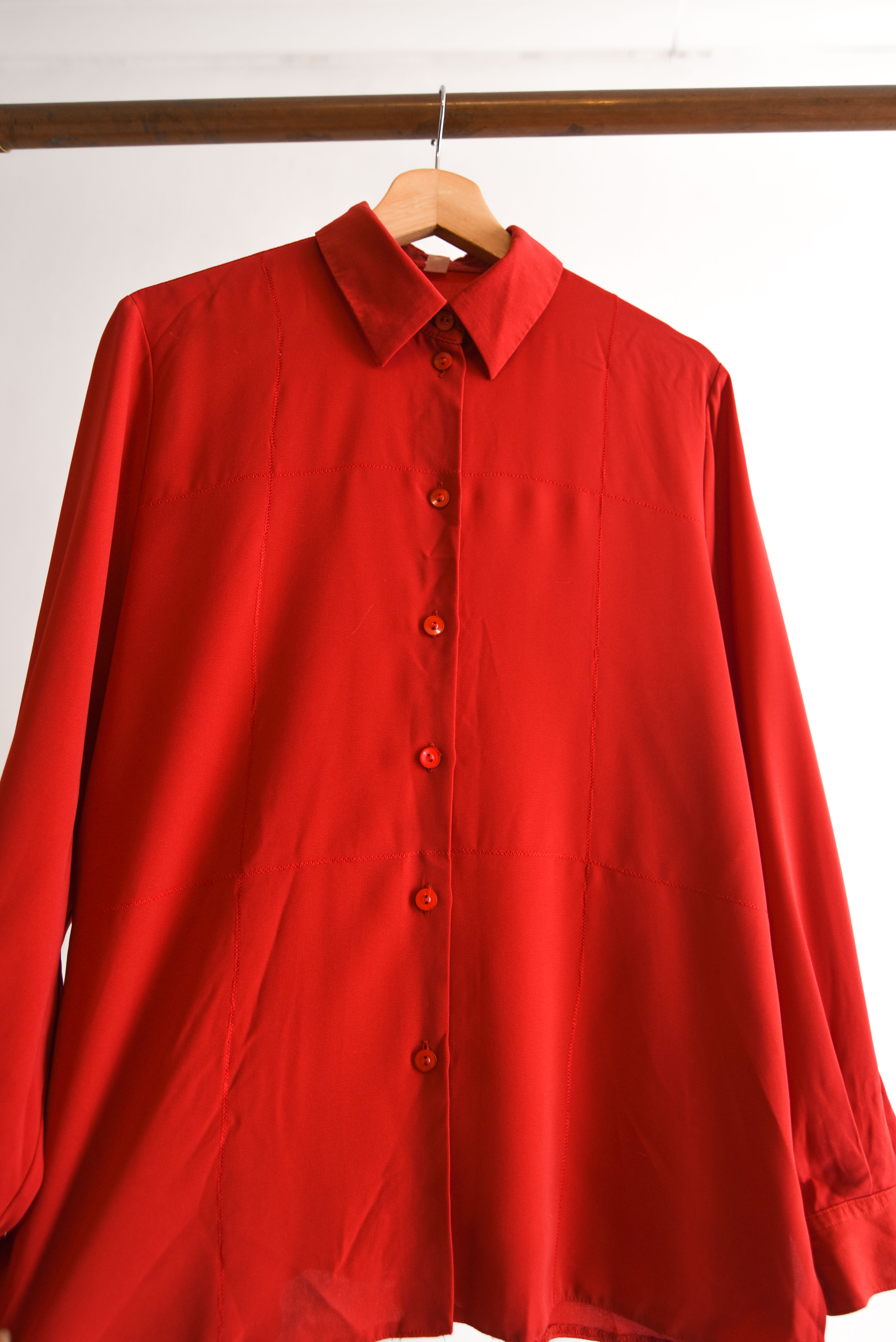 Camisa roja vintage botones