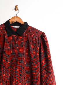 Blusa roja pata de gallo y lunares