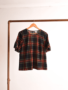 Blusa tartán vuelos