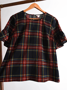 Blusa tartán vuelos
