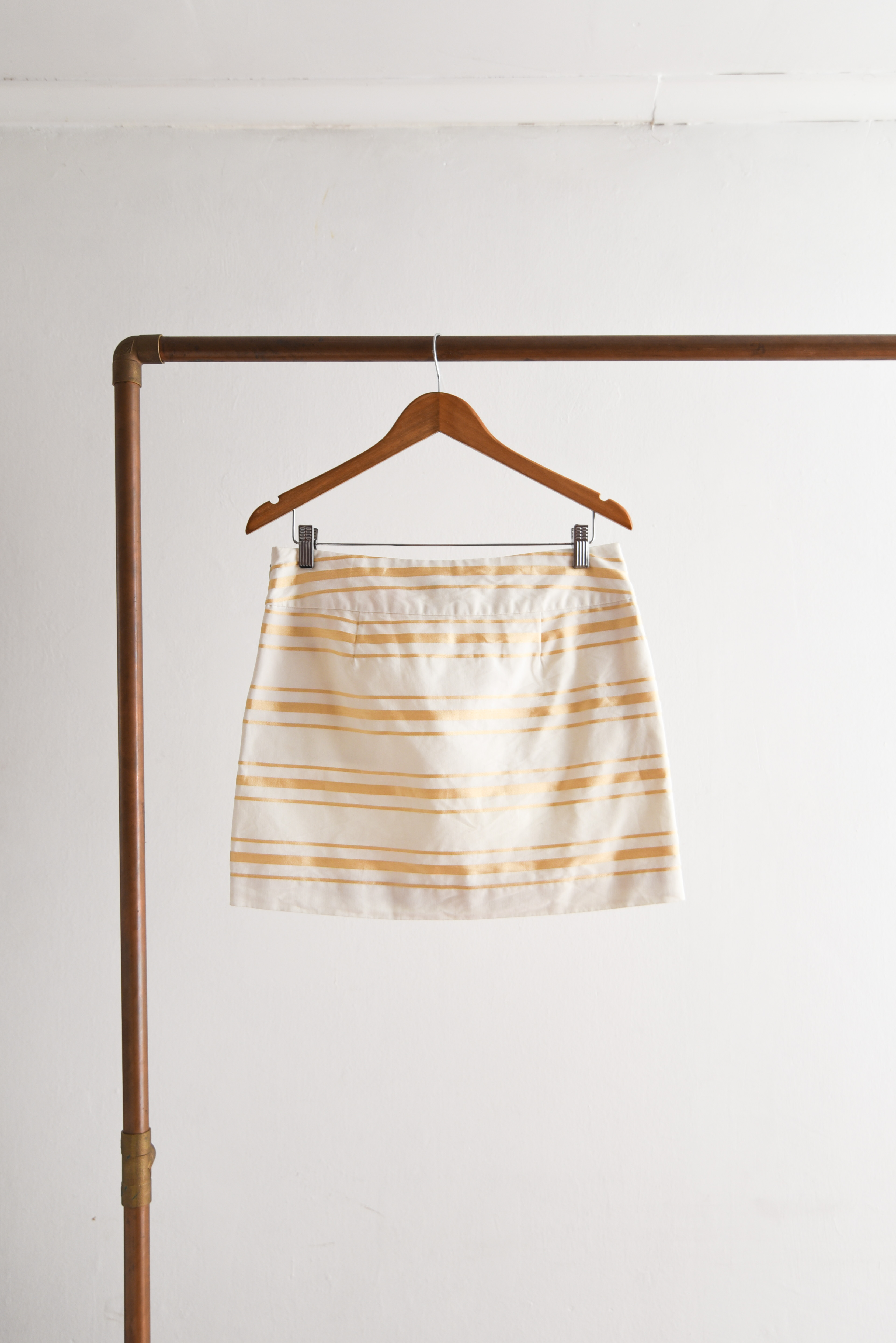 Mini falda blanco y dorado