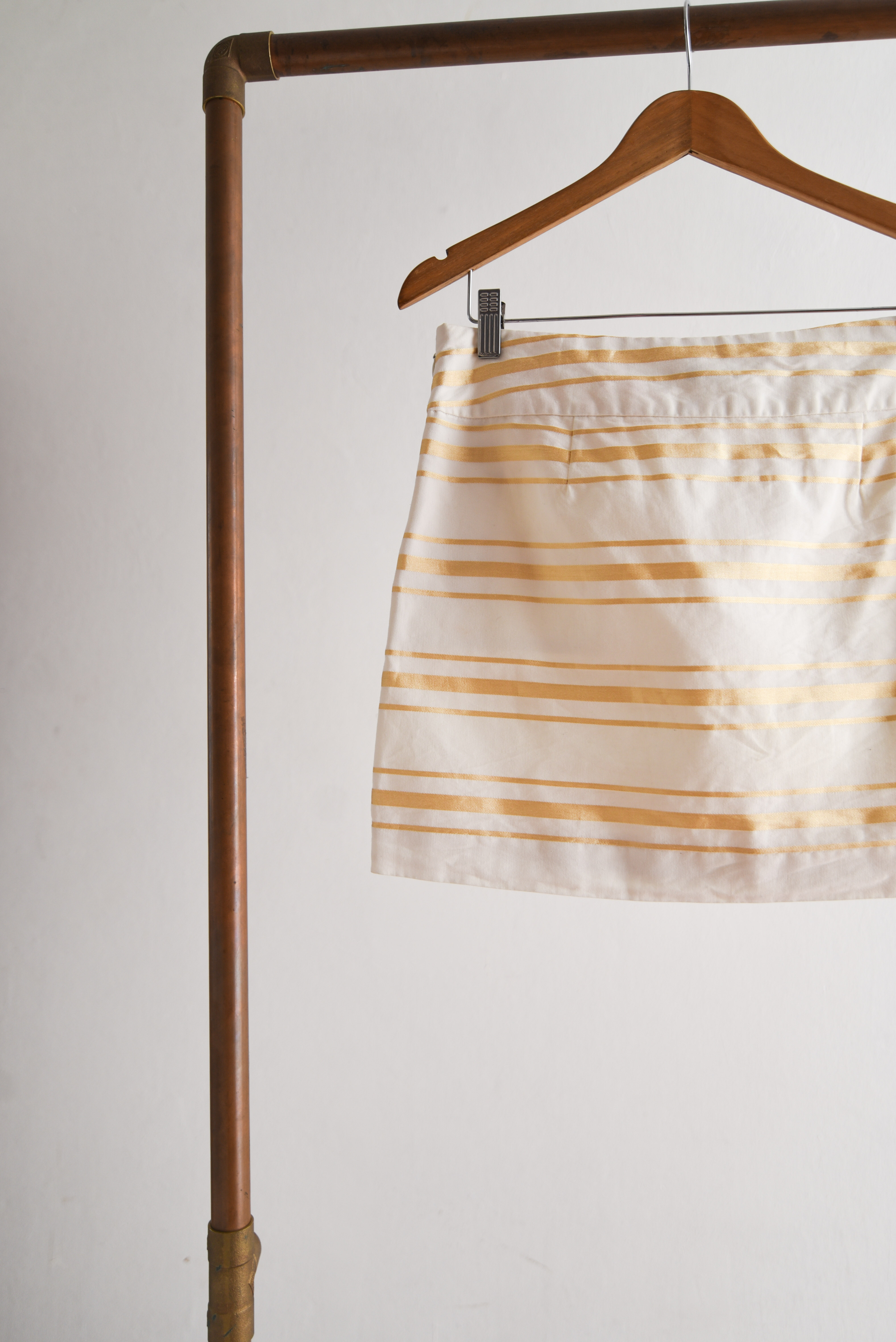 Mini falda blanco y dorado