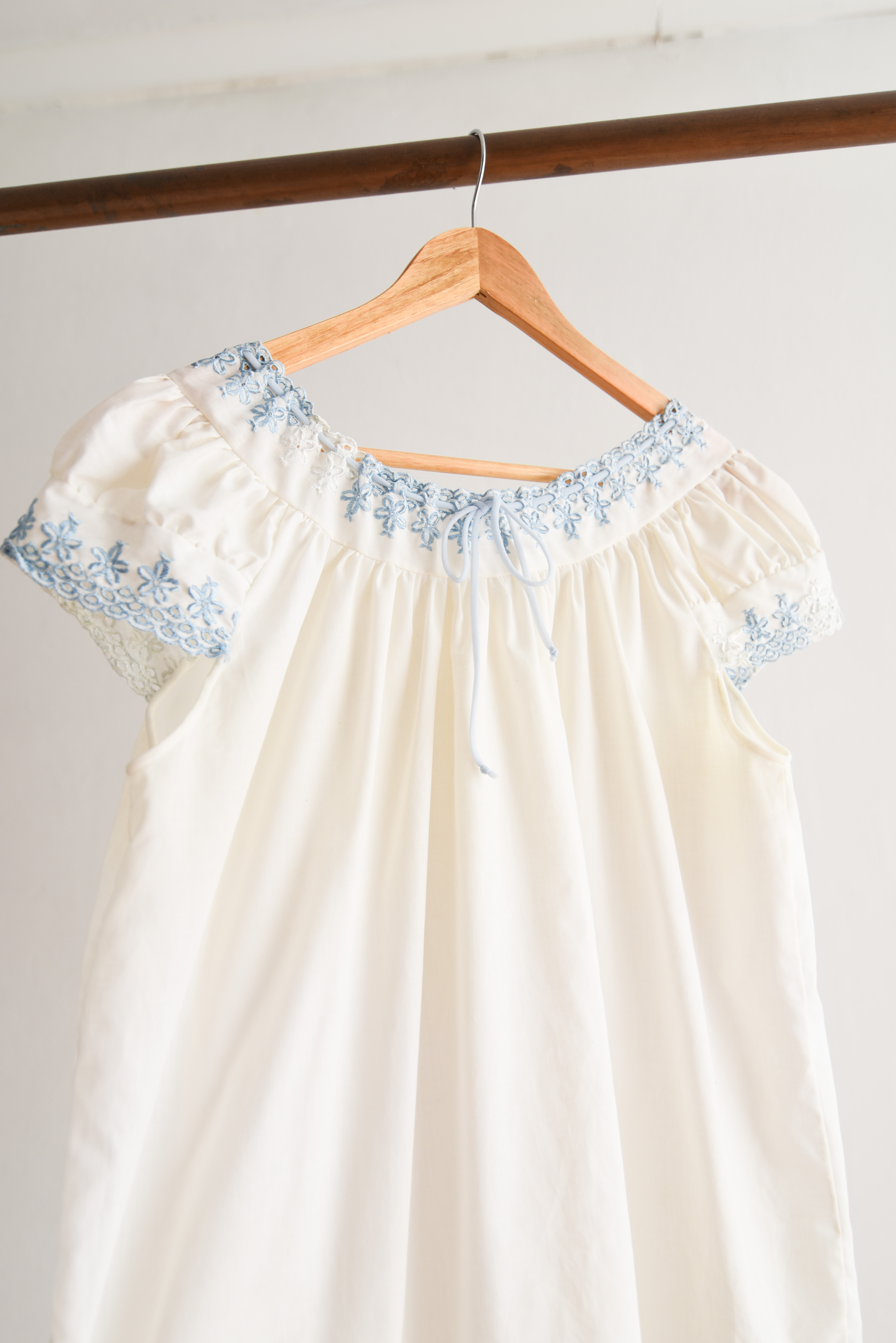 Top lencero 60s bordado