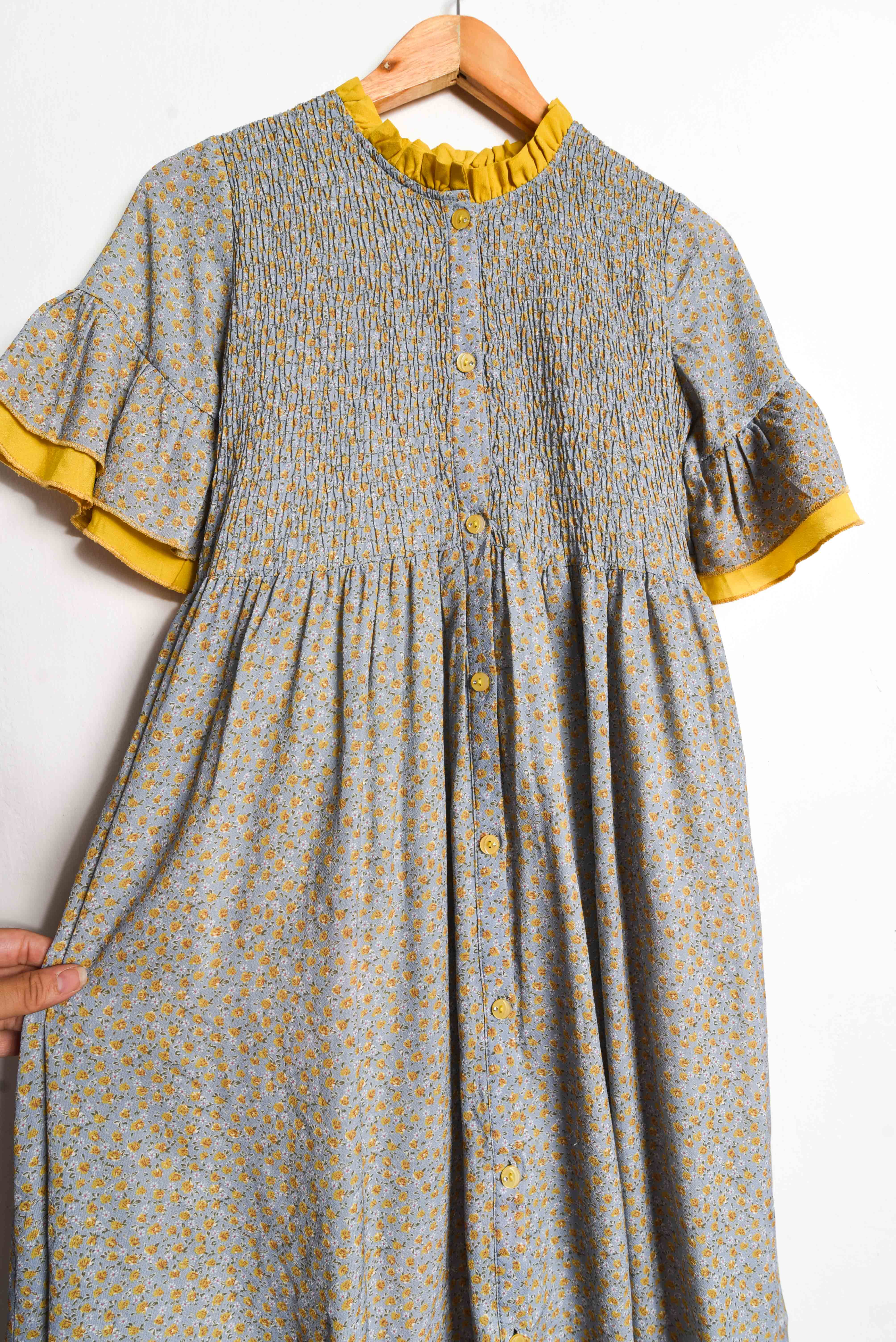 Vestido celeste floral vuelos