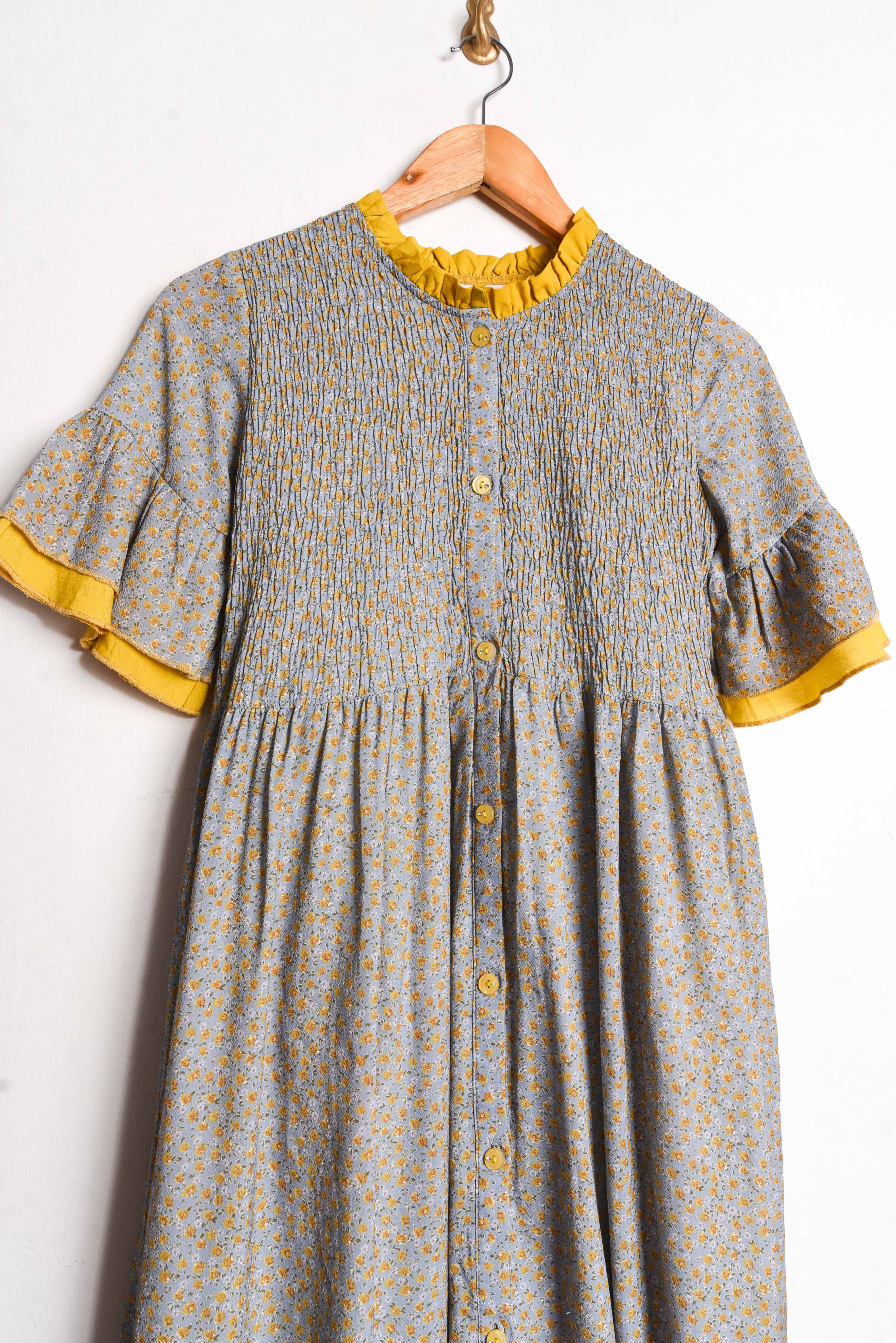 Vestido celeste floral vuelos