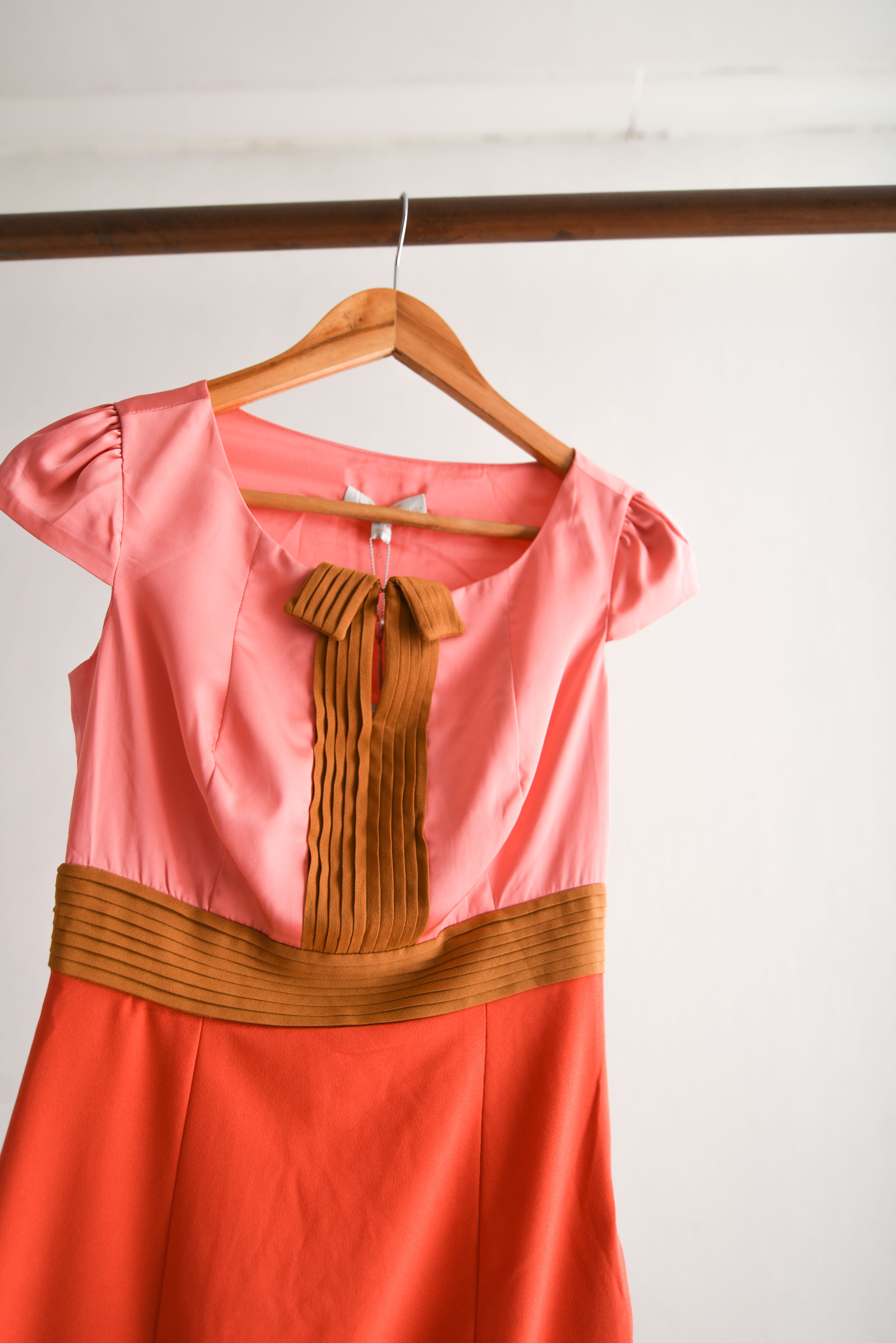 Vestido coral satín ribbon