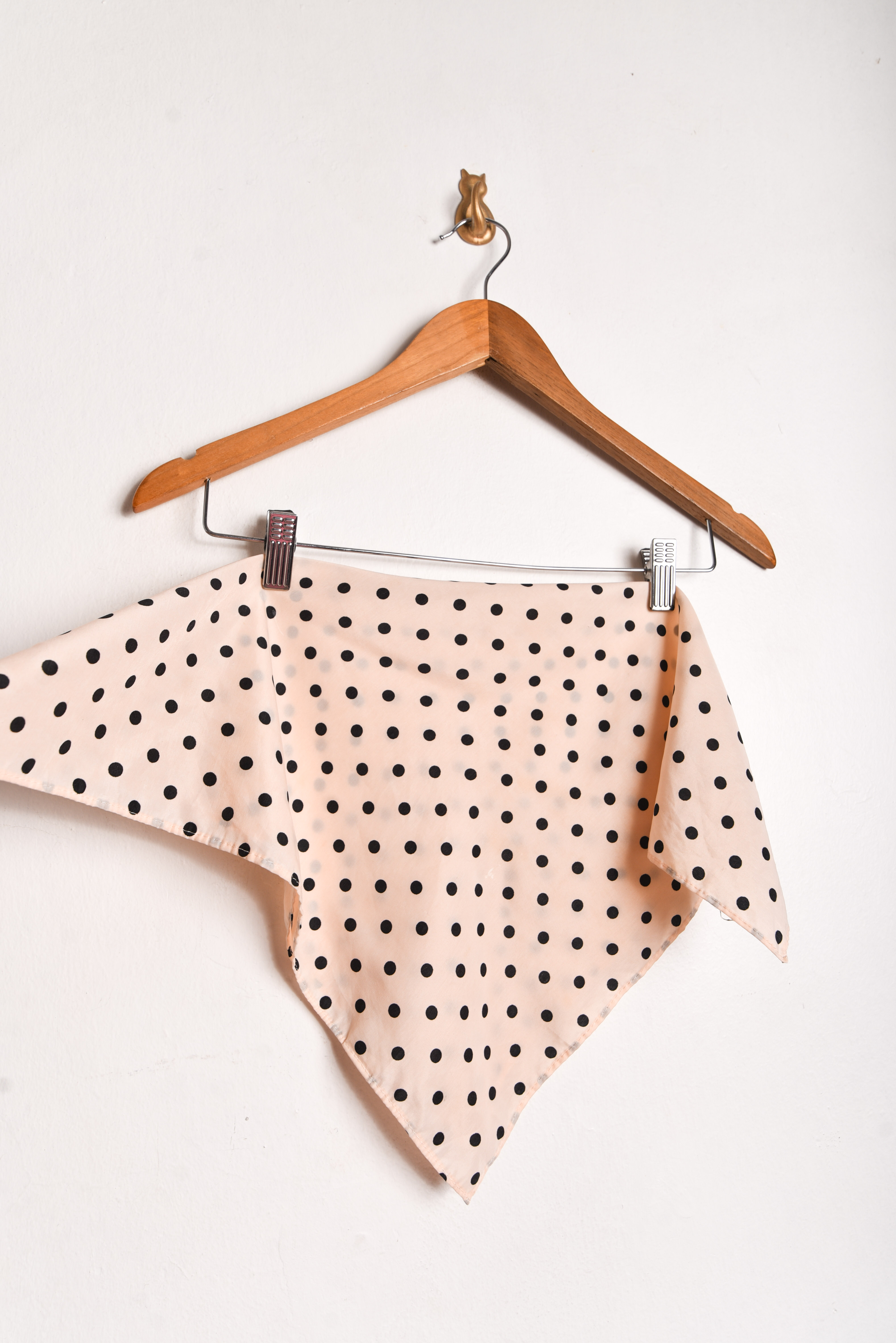 Pañuelo rosa pastel lunares