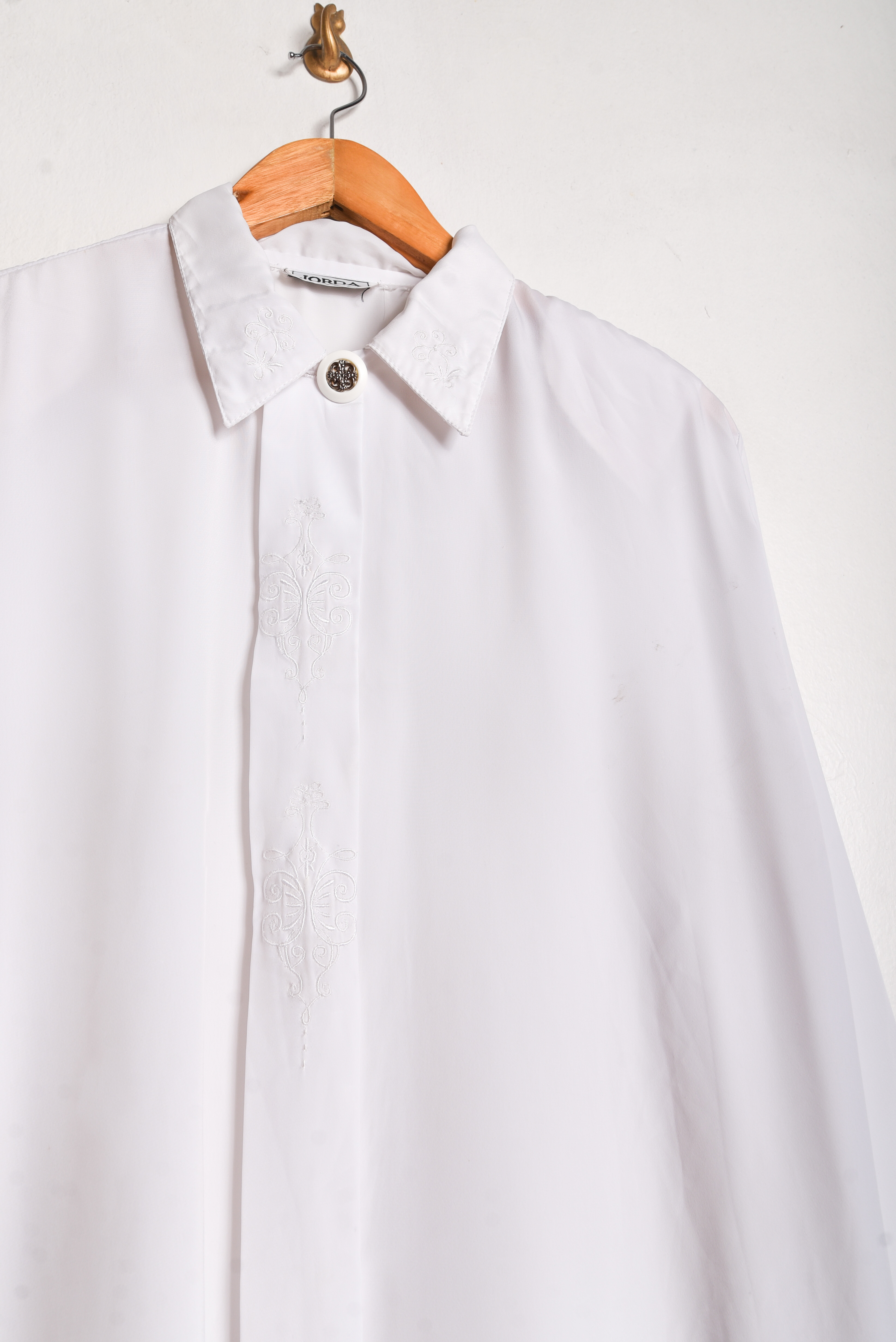 Blusa blanca vintage bordada