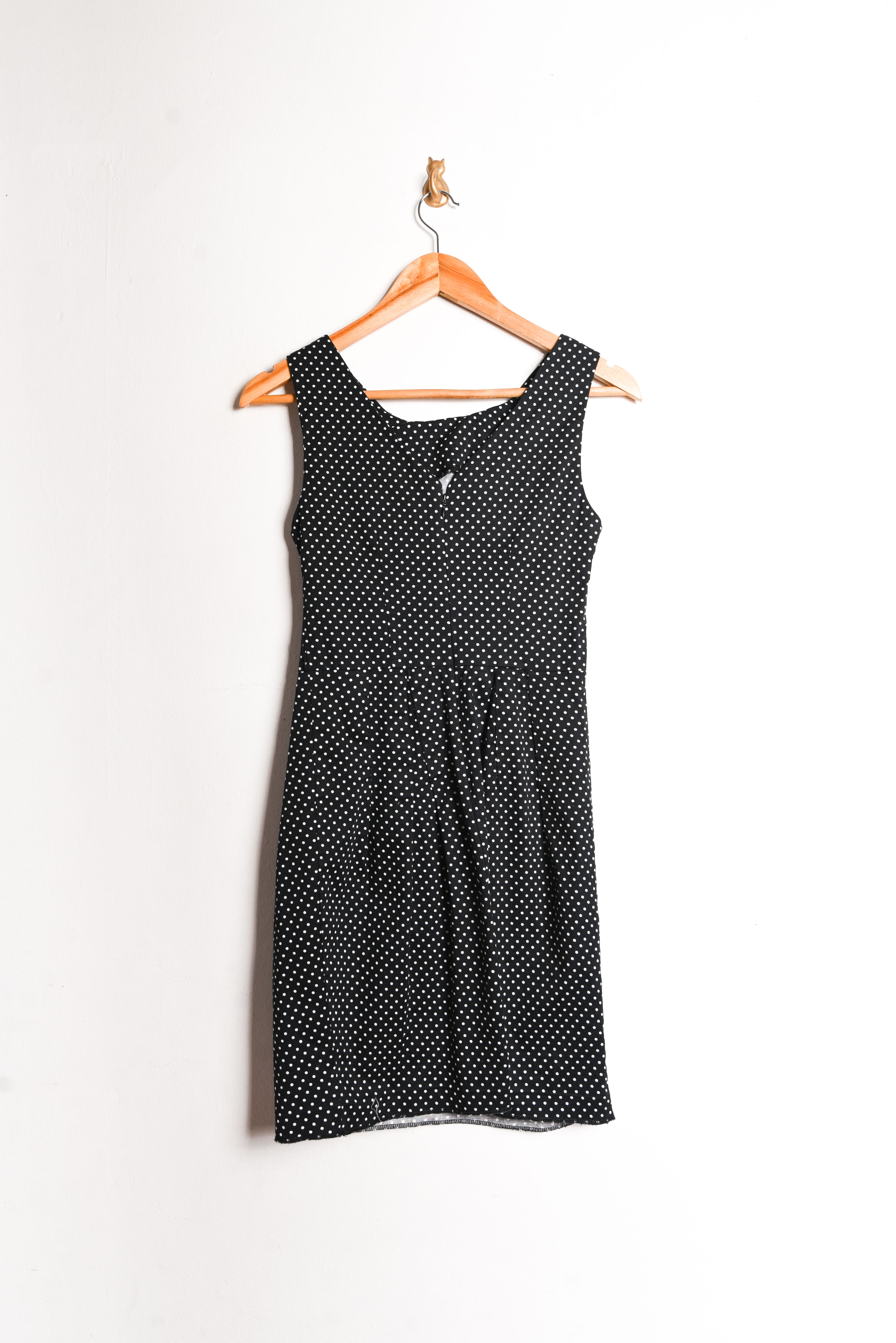 Vestido negro lunares