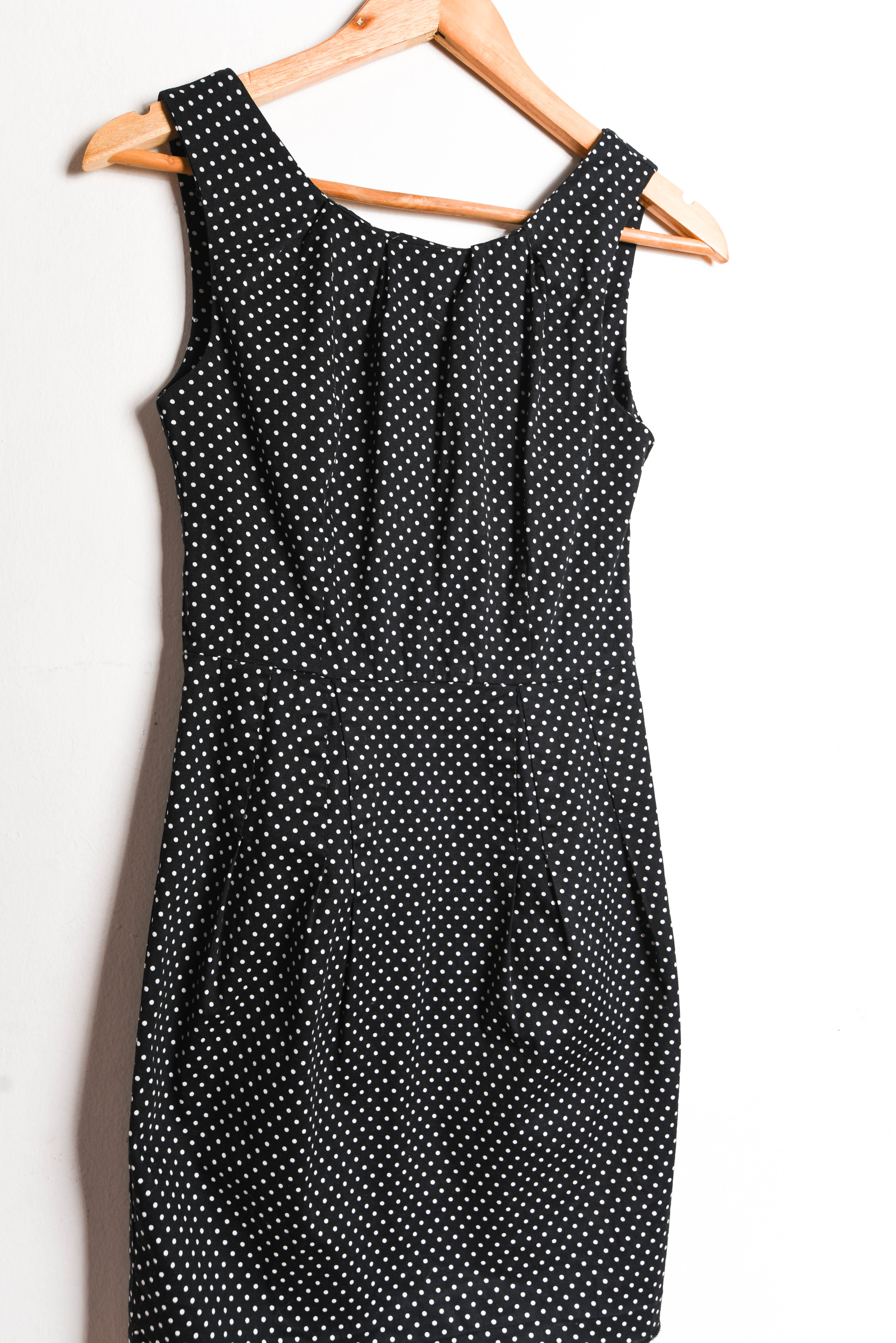 Vestido negro lunares