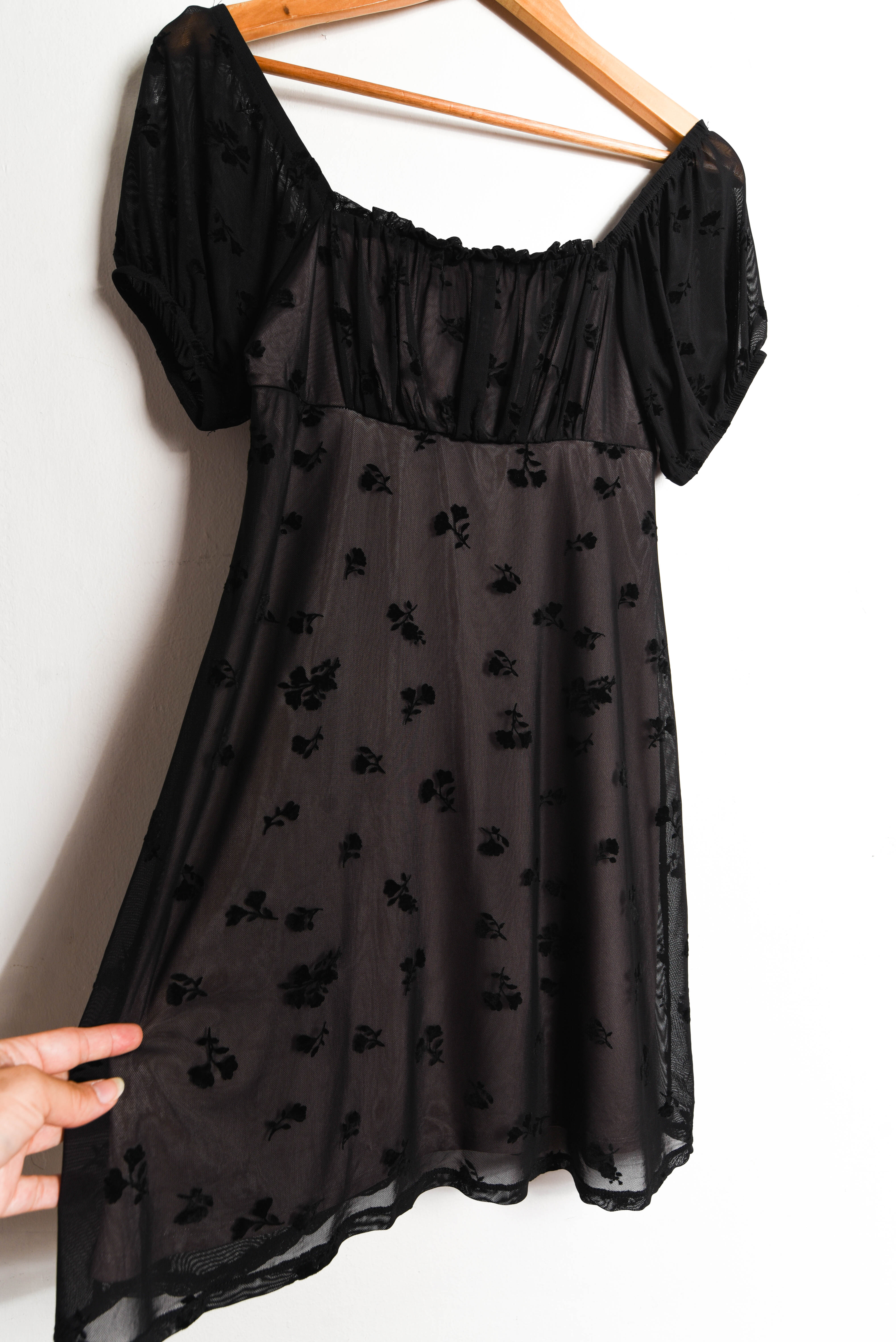 Vestido negro flores velvet 