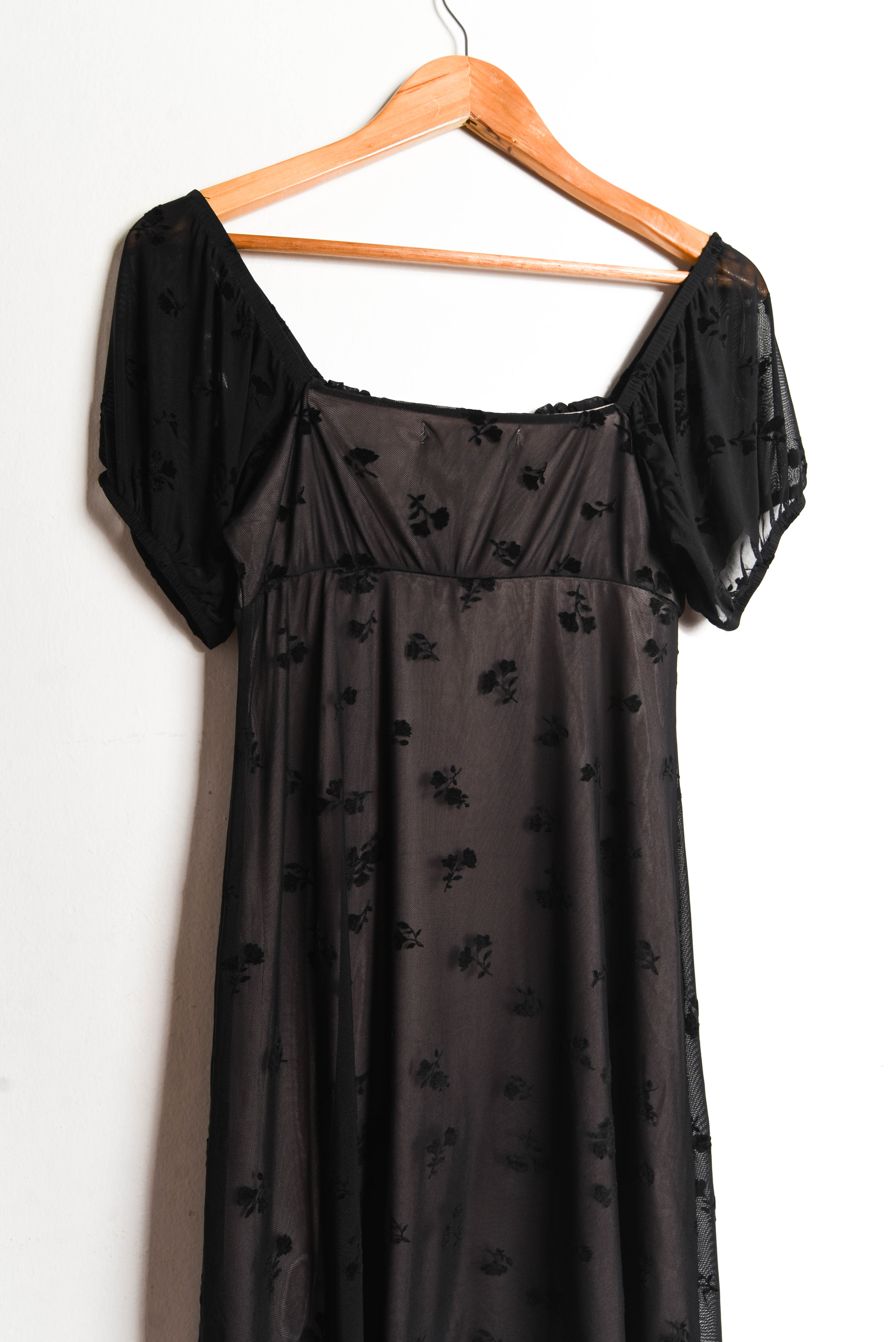 Vestido negro flores velvet 