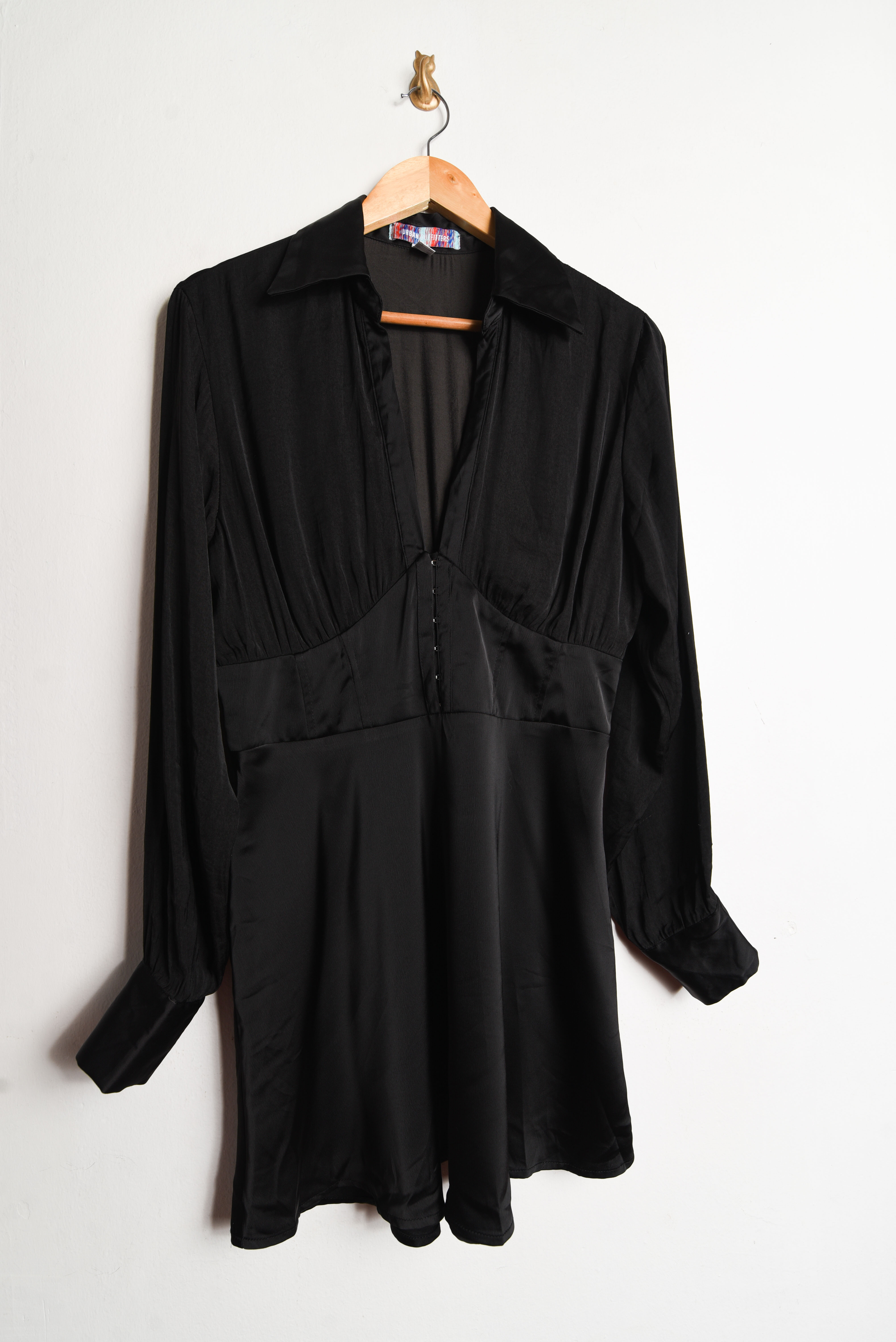 Vestido negro satín