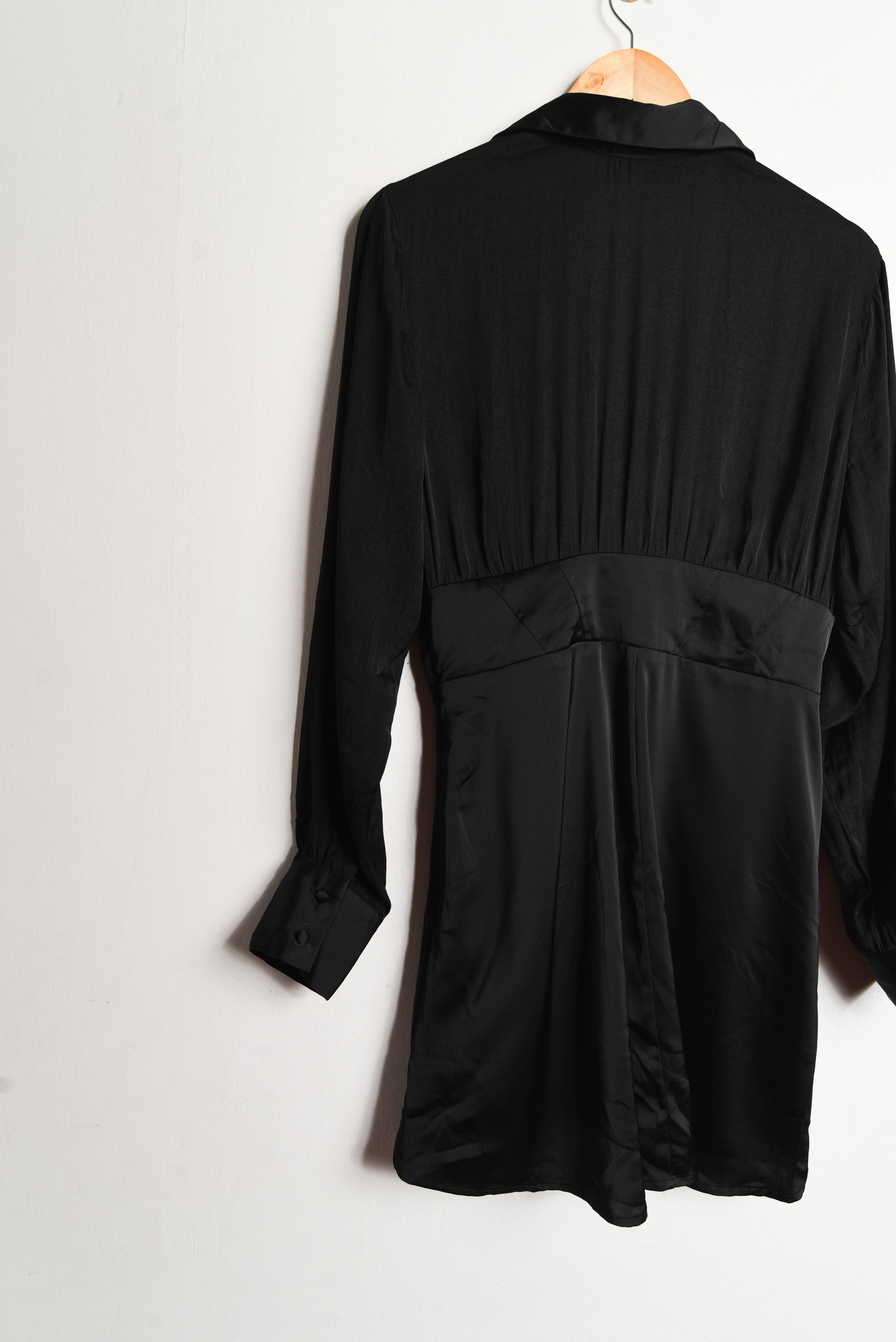 Vestido negro satín