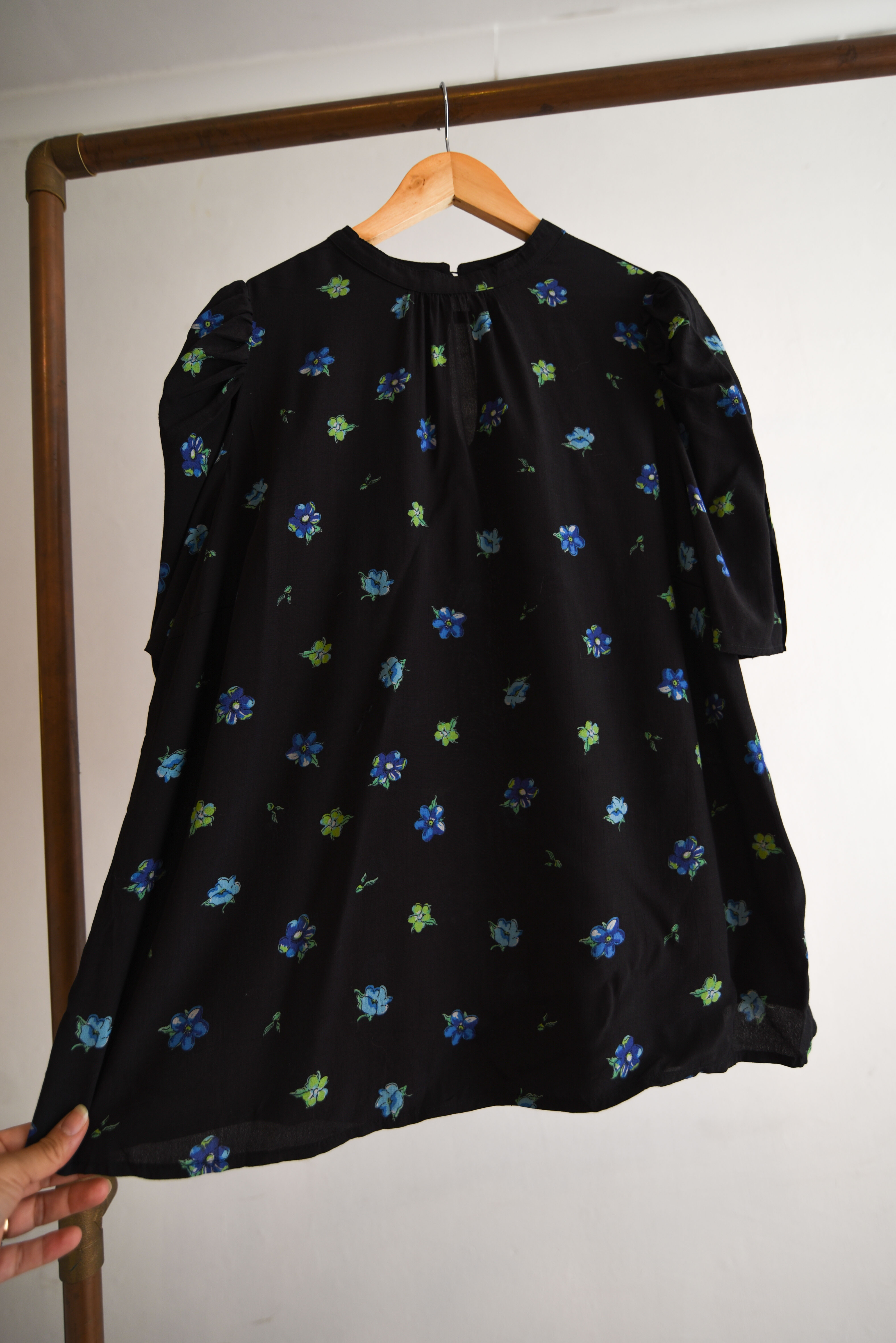 Blusa negra floral princess