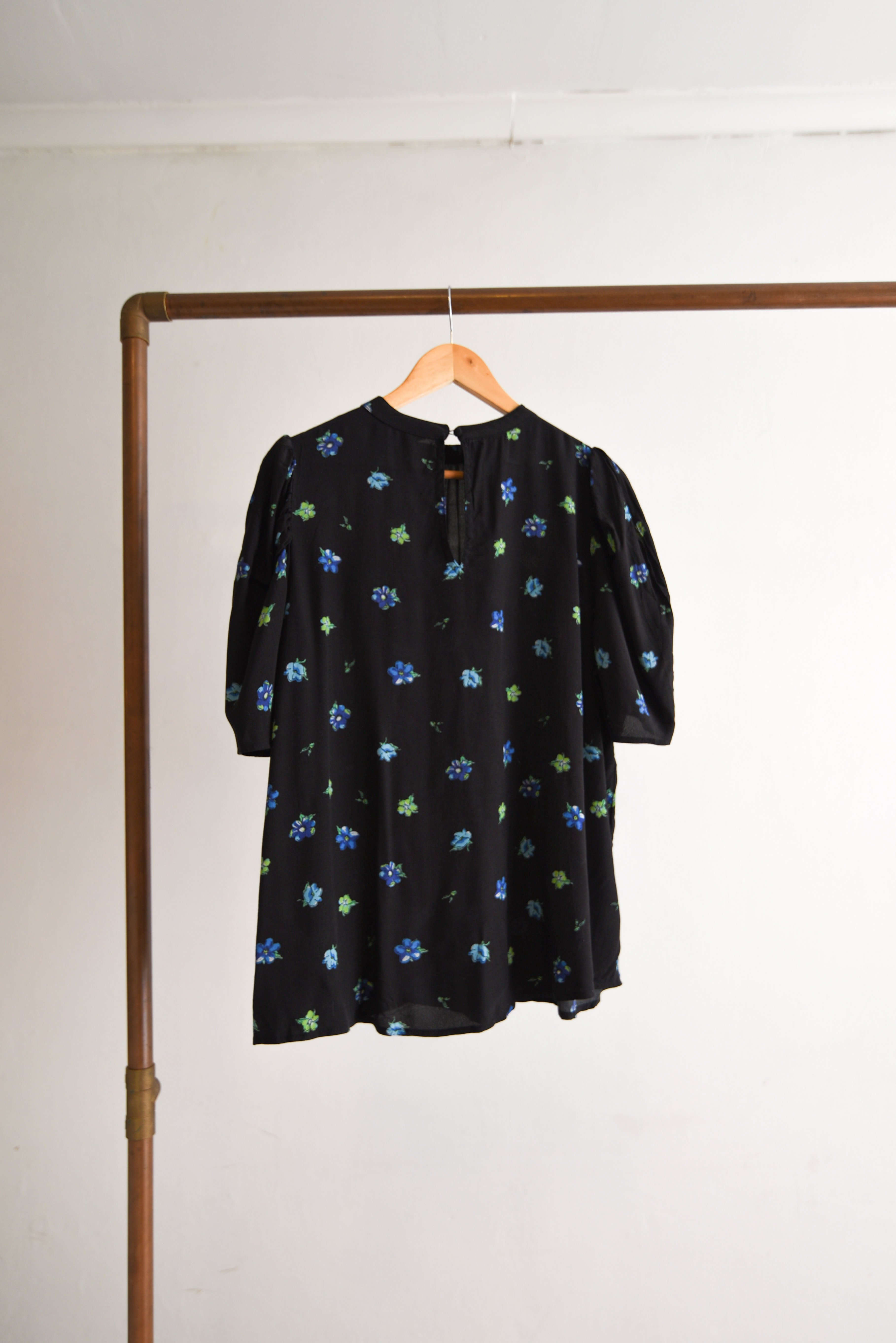 Blusa negra floral princess