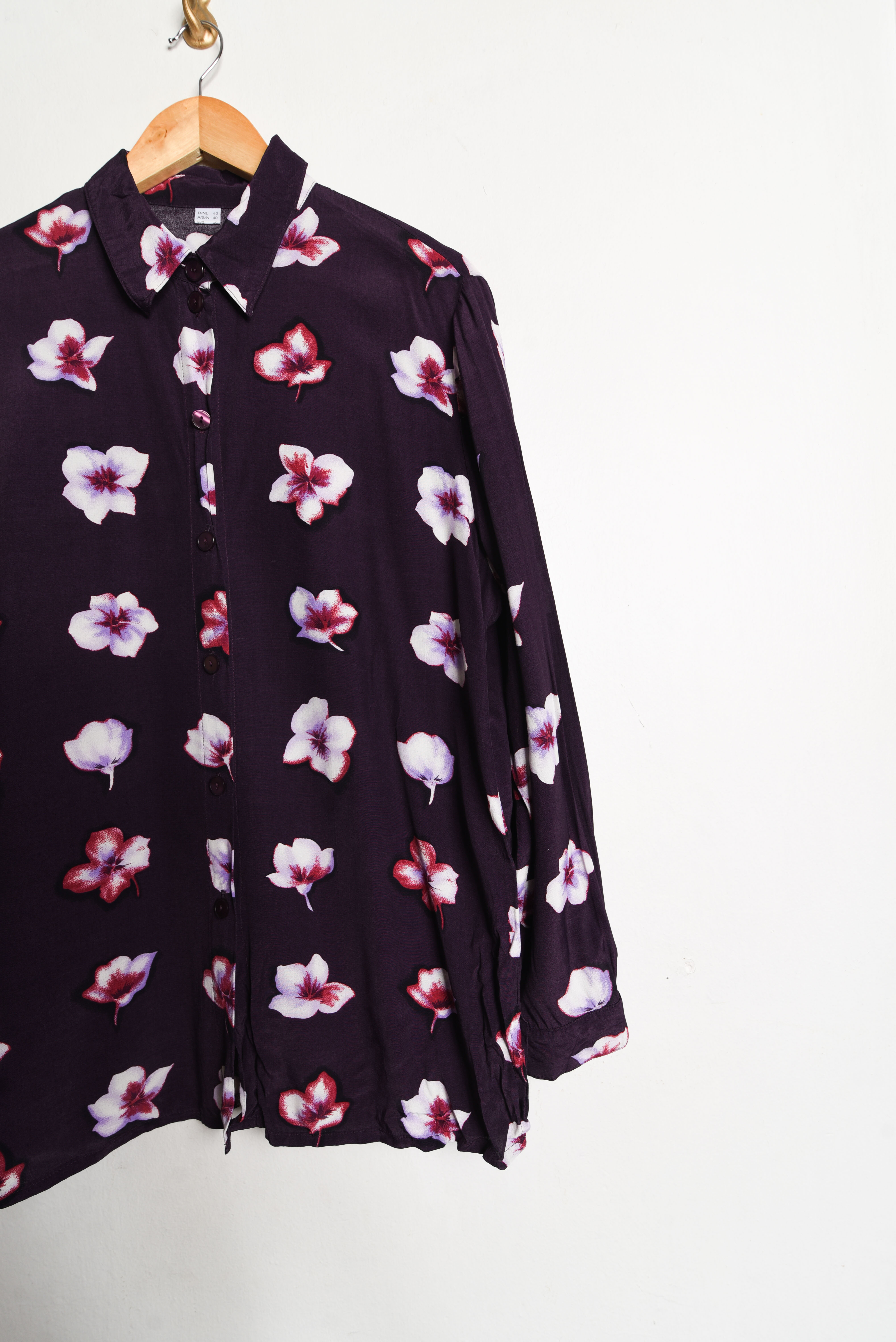 Blusa morada floral botones