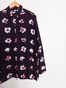 Blusa morada floral botones