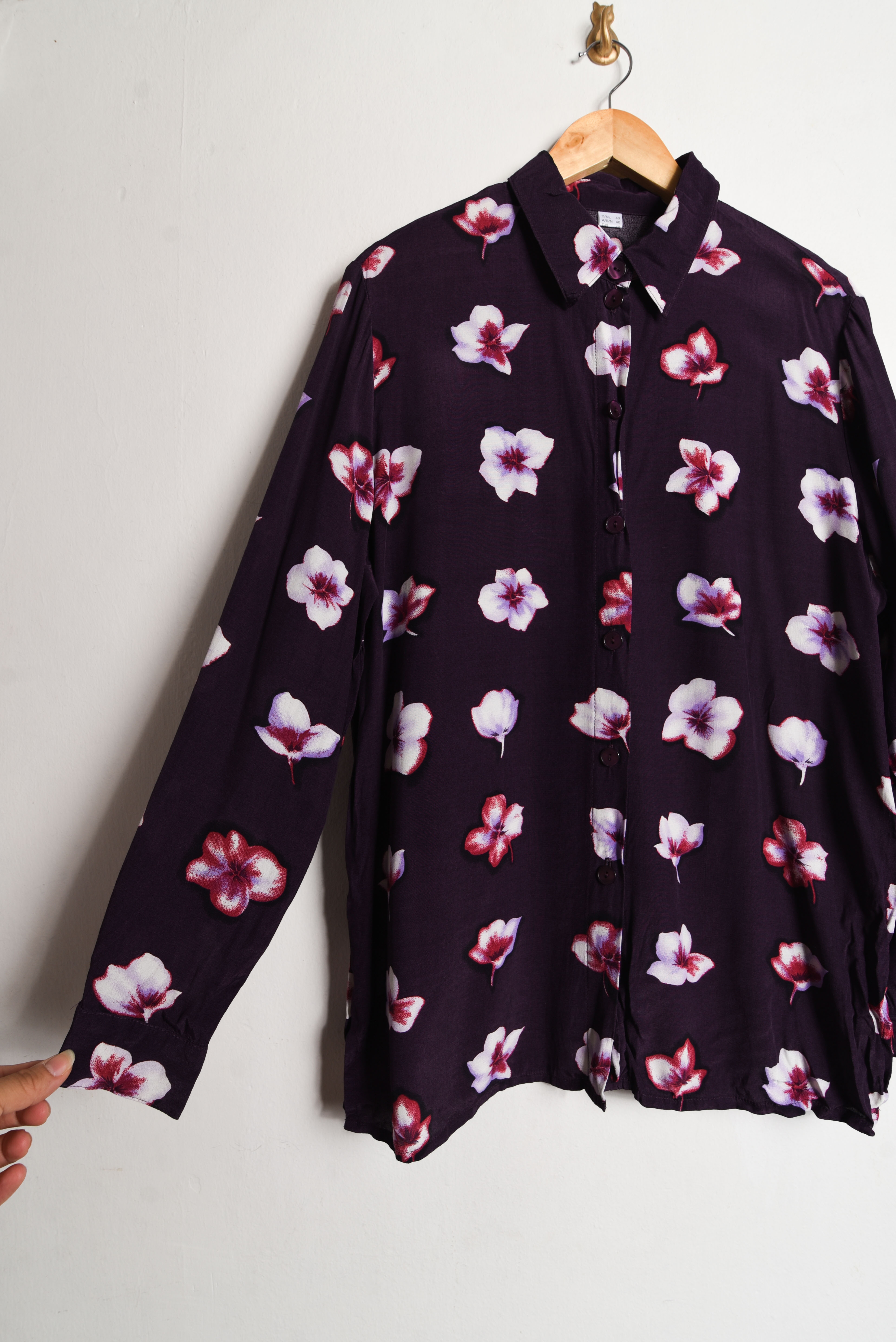Blusa morada floral botones