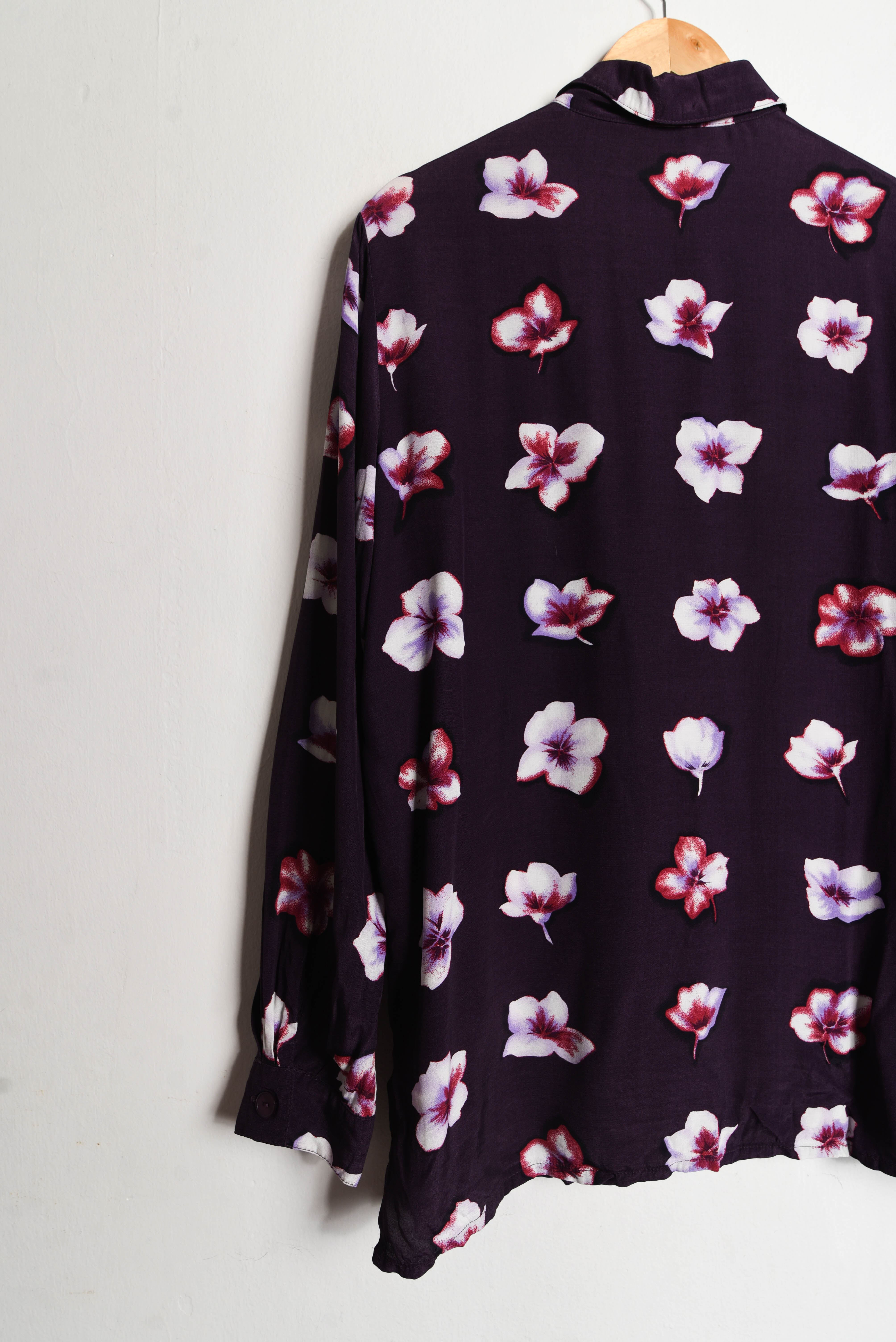 Blusa morada floral botones