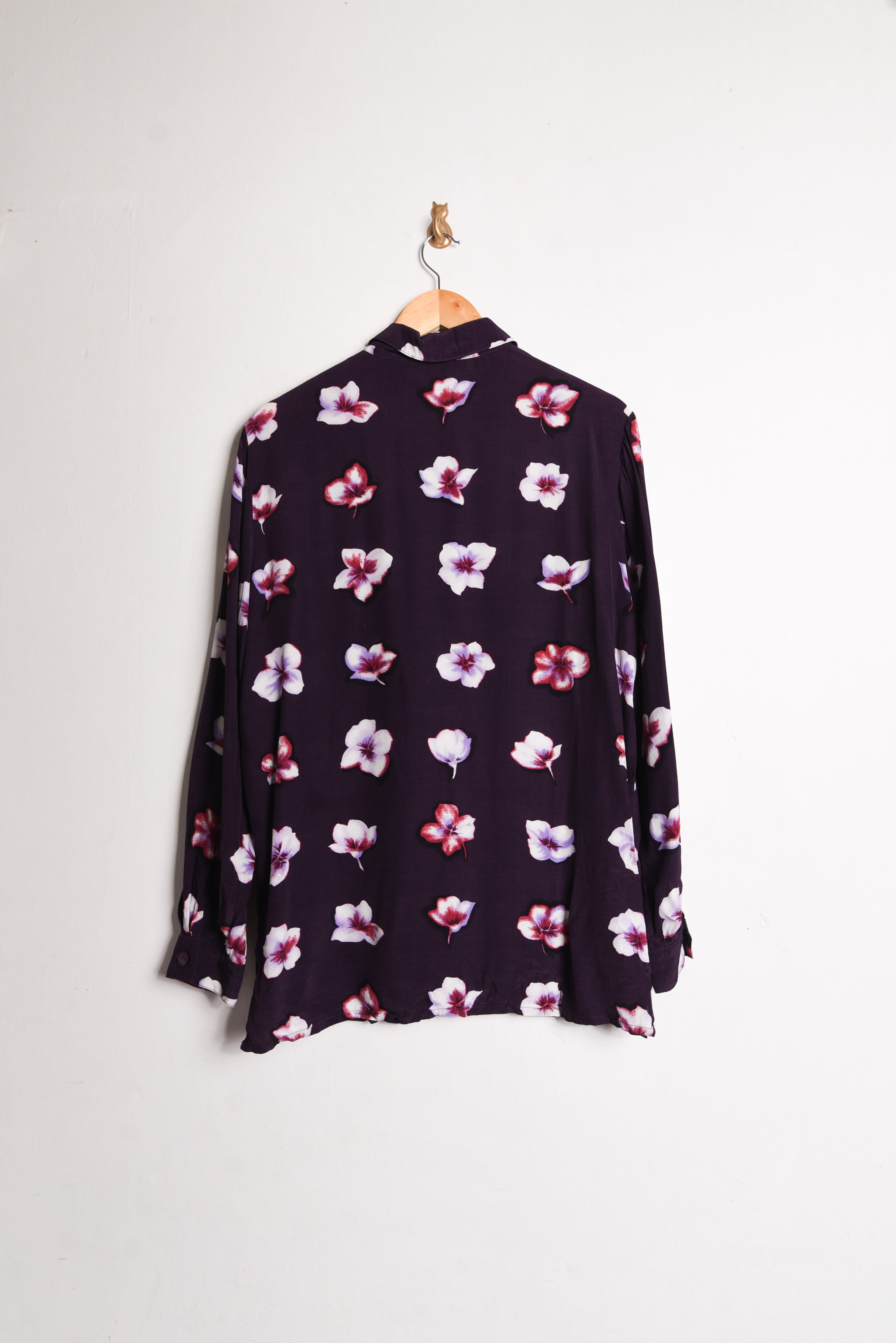 Blusa morada floral botones