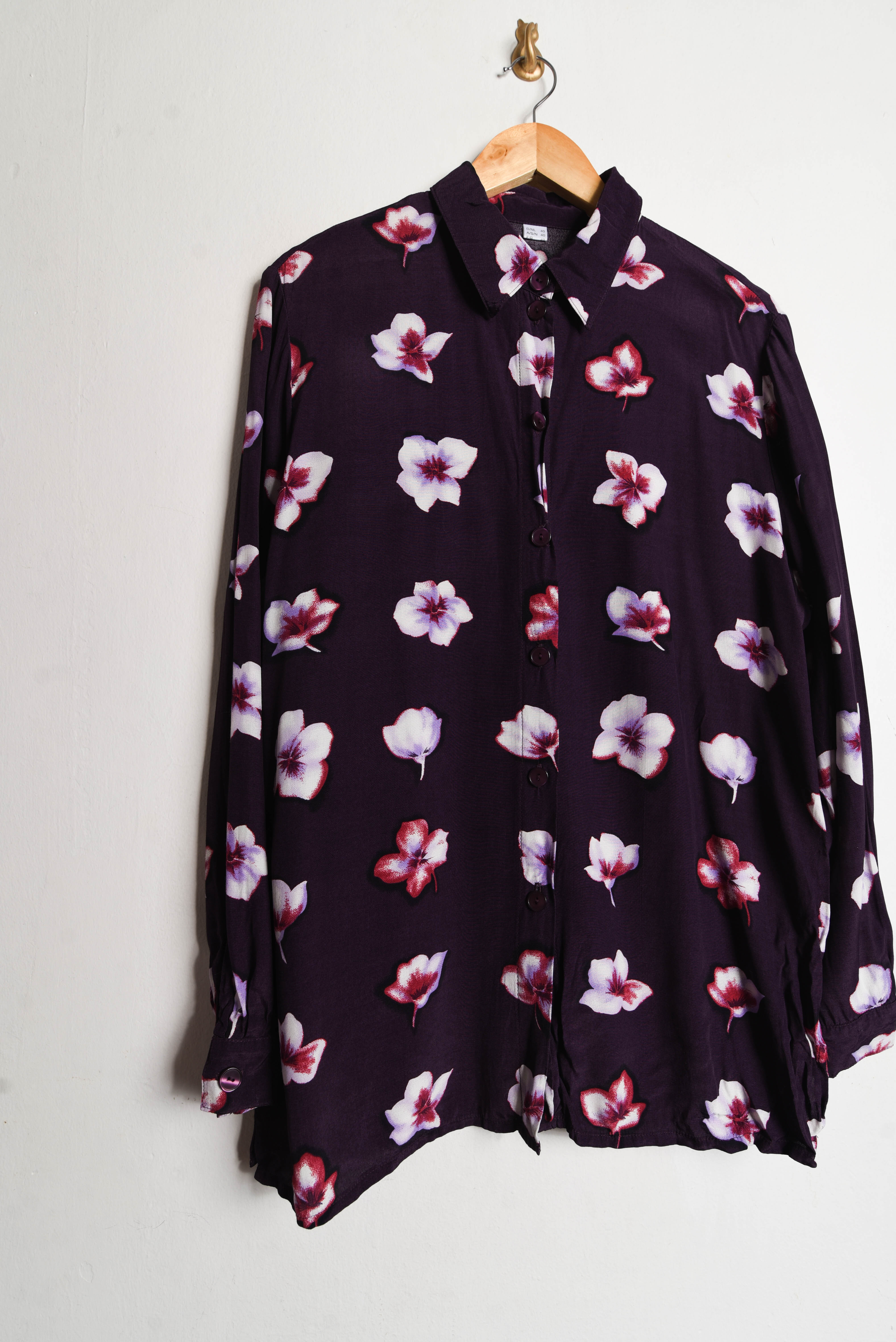 Blusa morada floral botones