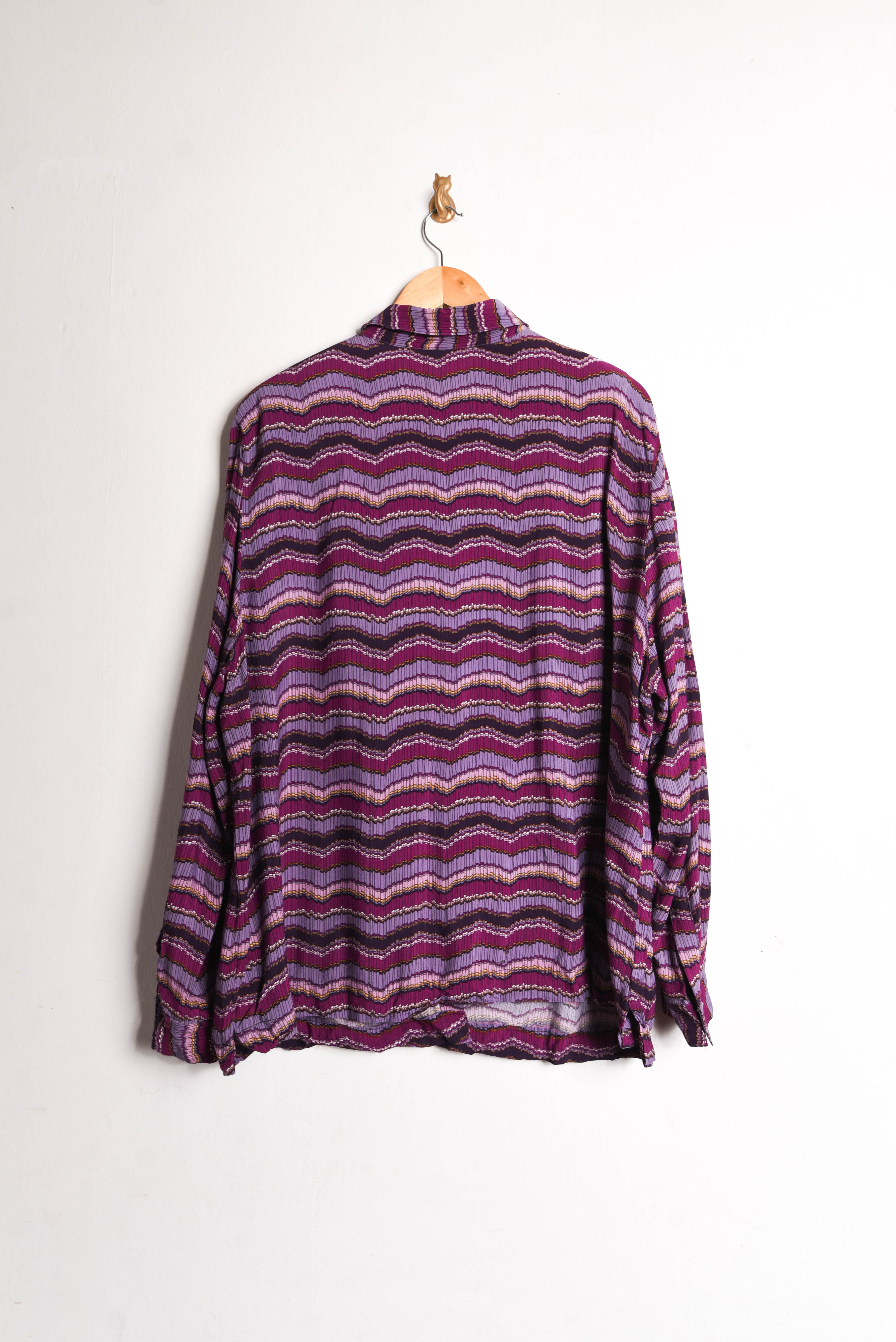 Camisa morada franjas