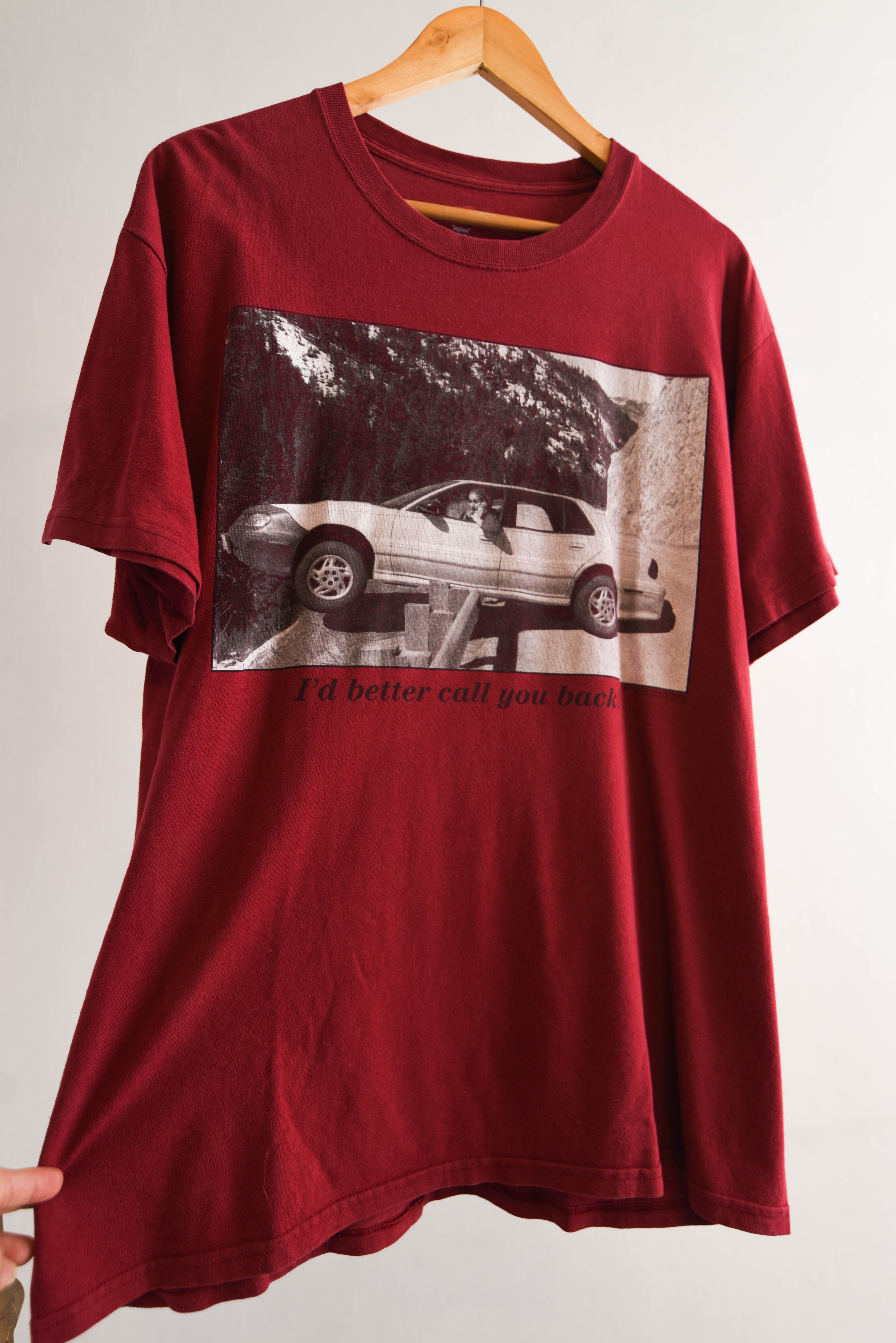 Polera gráfica burdeo