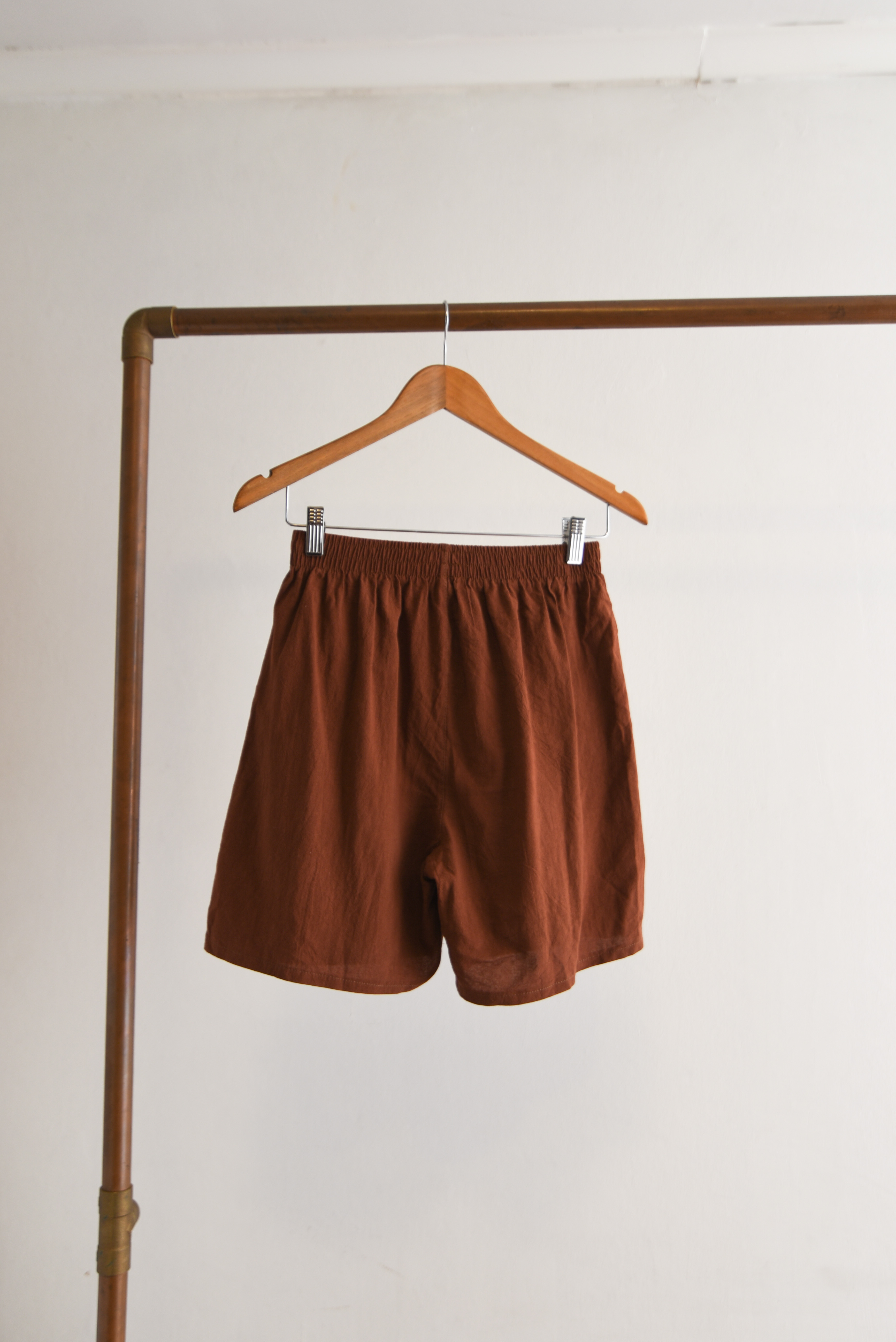 Short café tiro alto