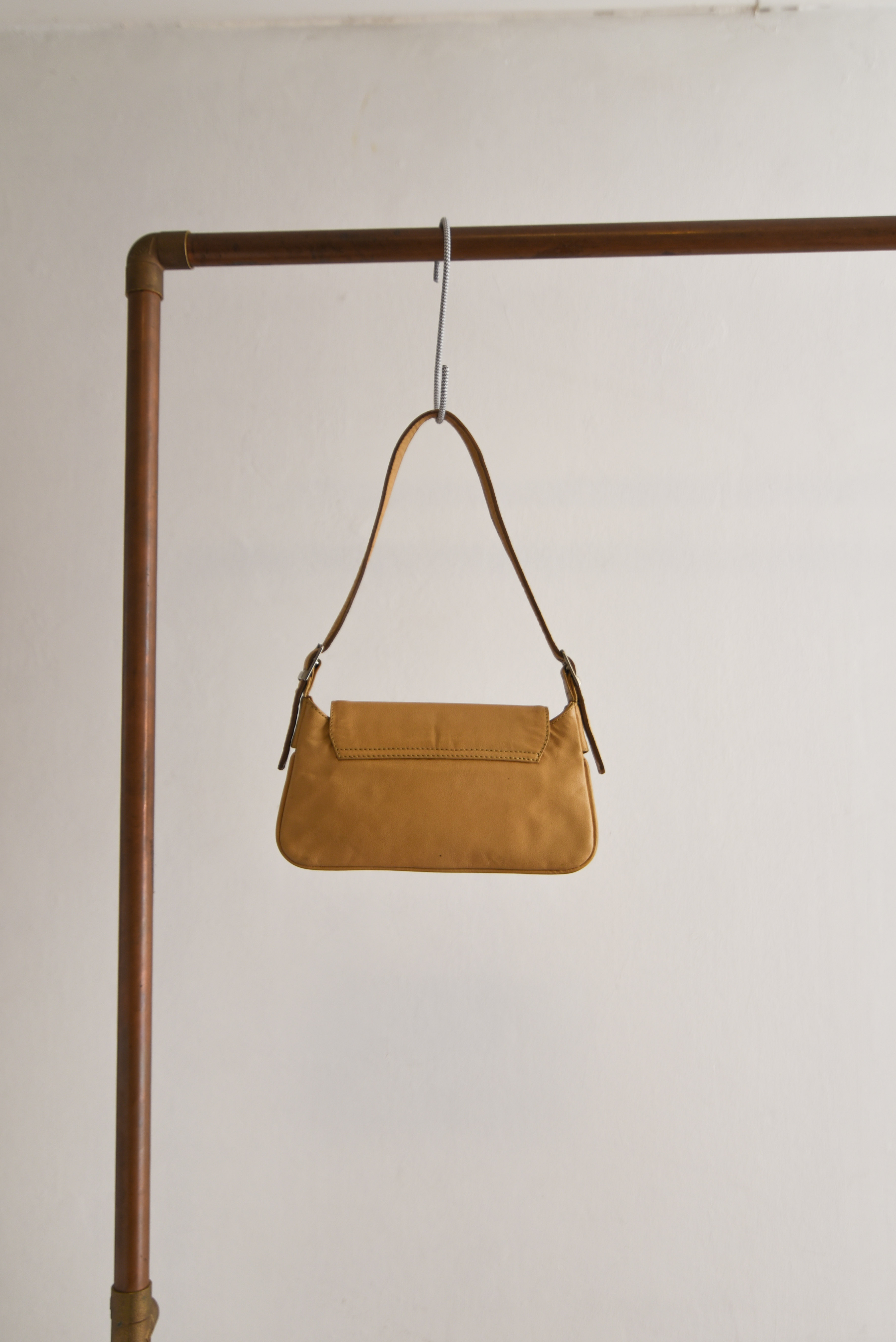 Cartera camel al hombro cuero