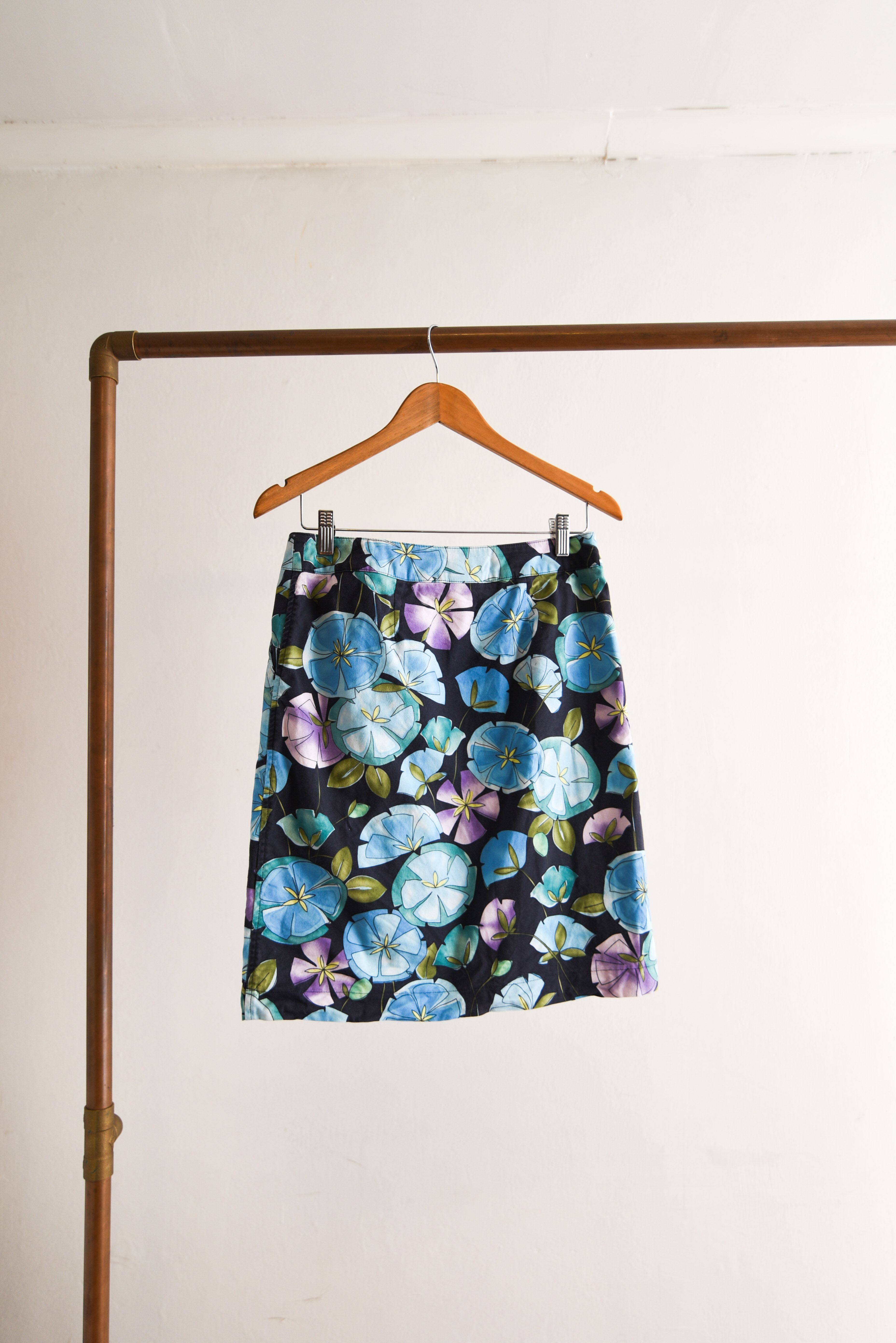 Falda azul floral 