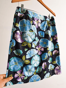 Falda azul floral 