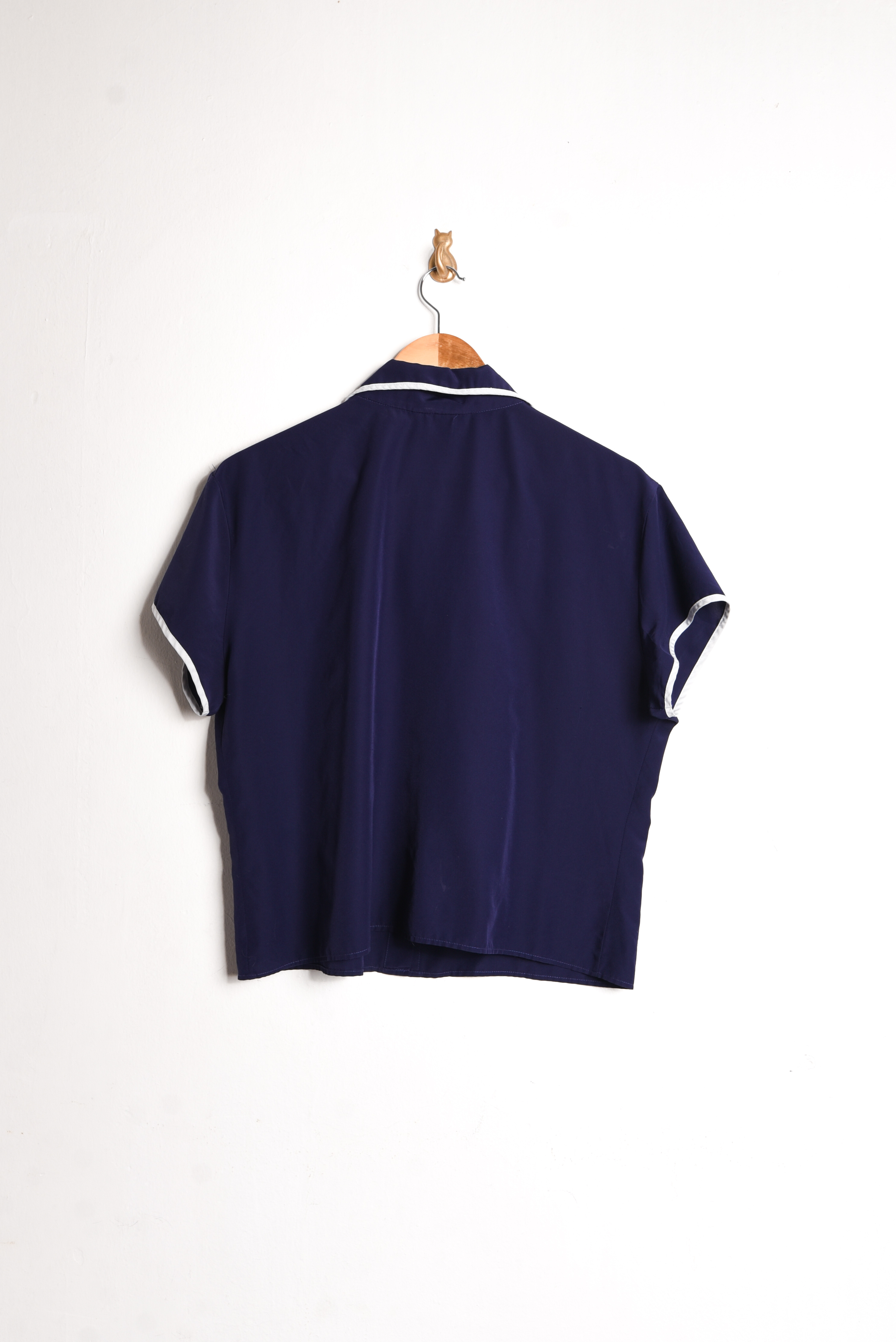 Blusa azul cuellito bordado