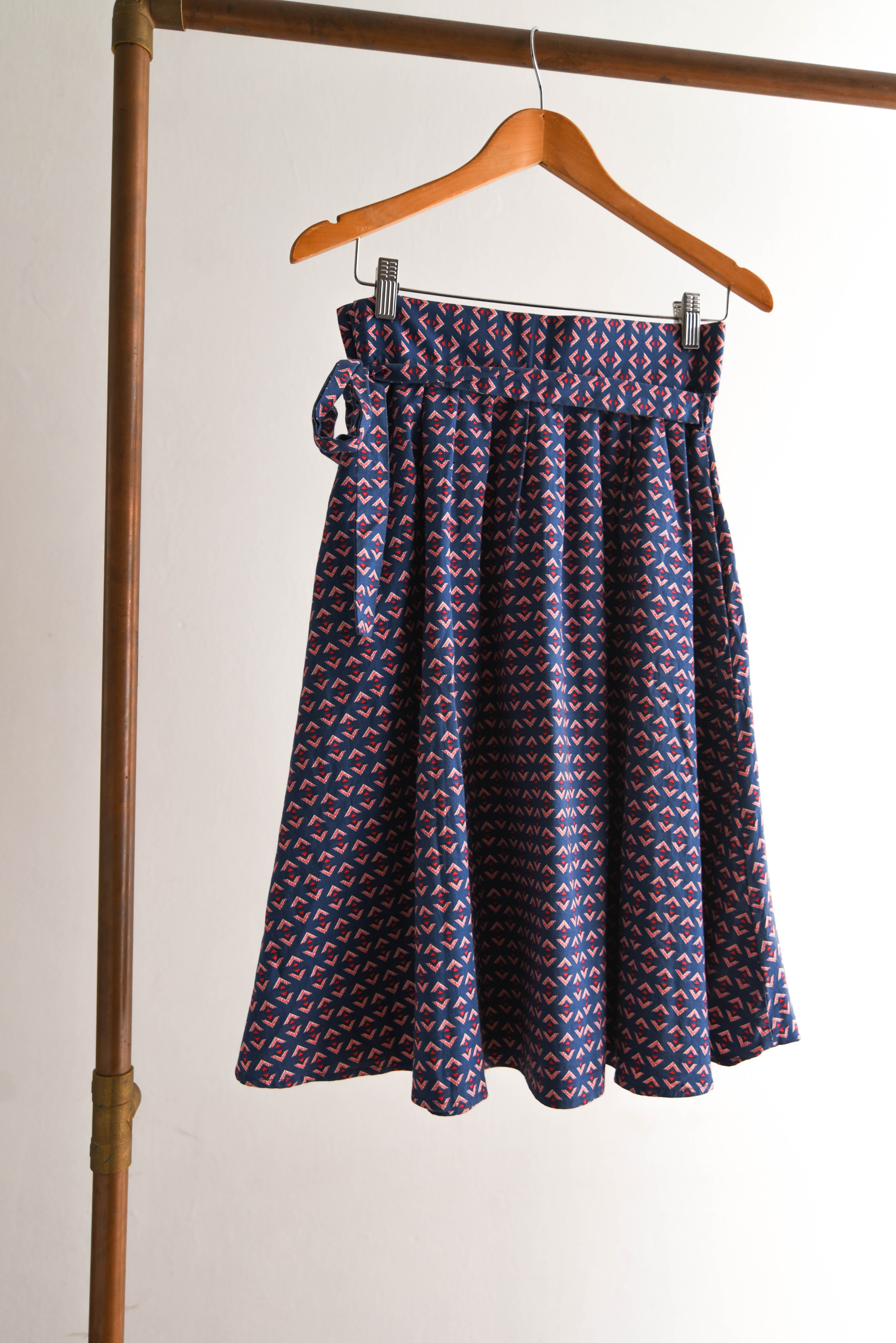 Falda midi azulina figuras