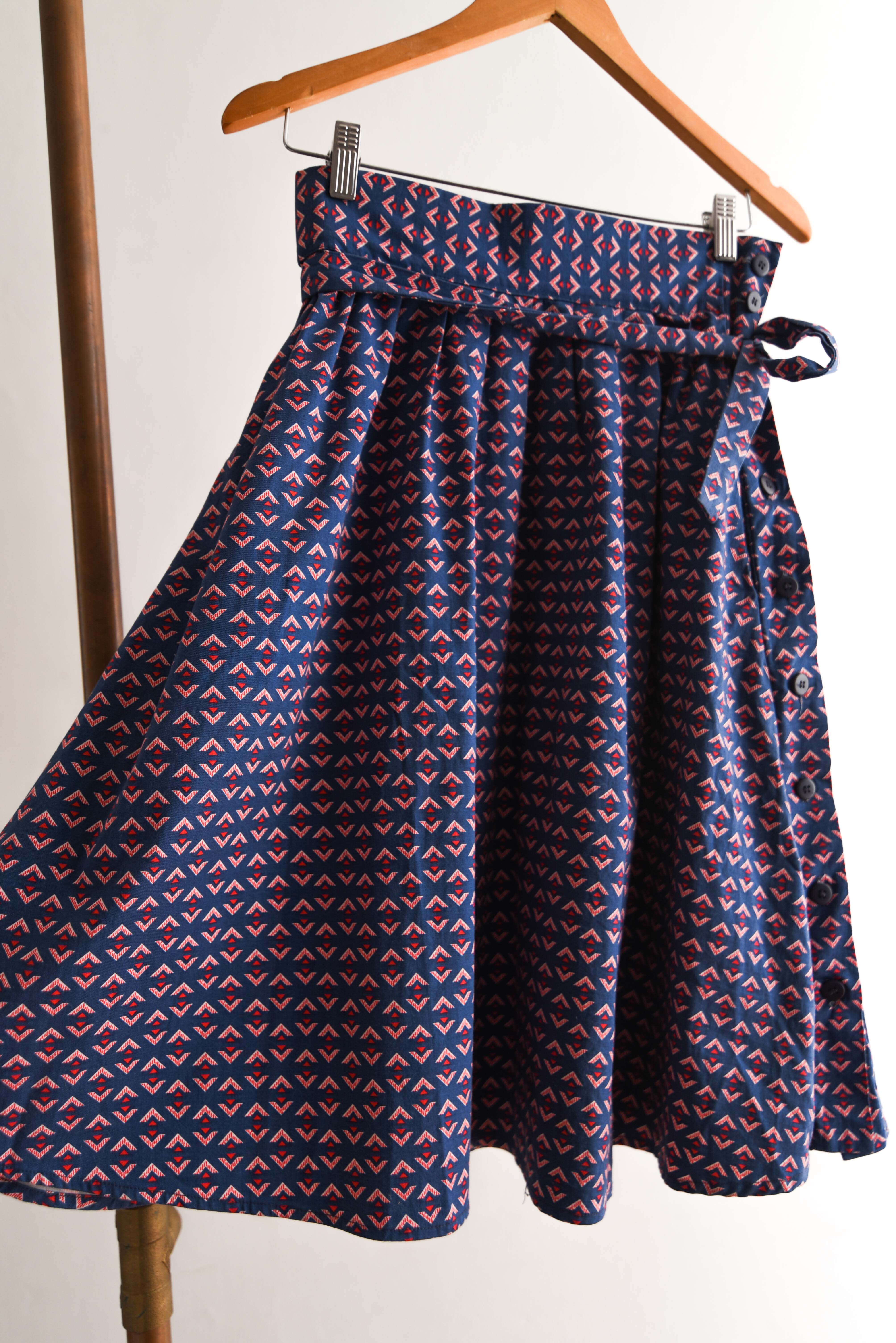 Falda midi azulina figuras