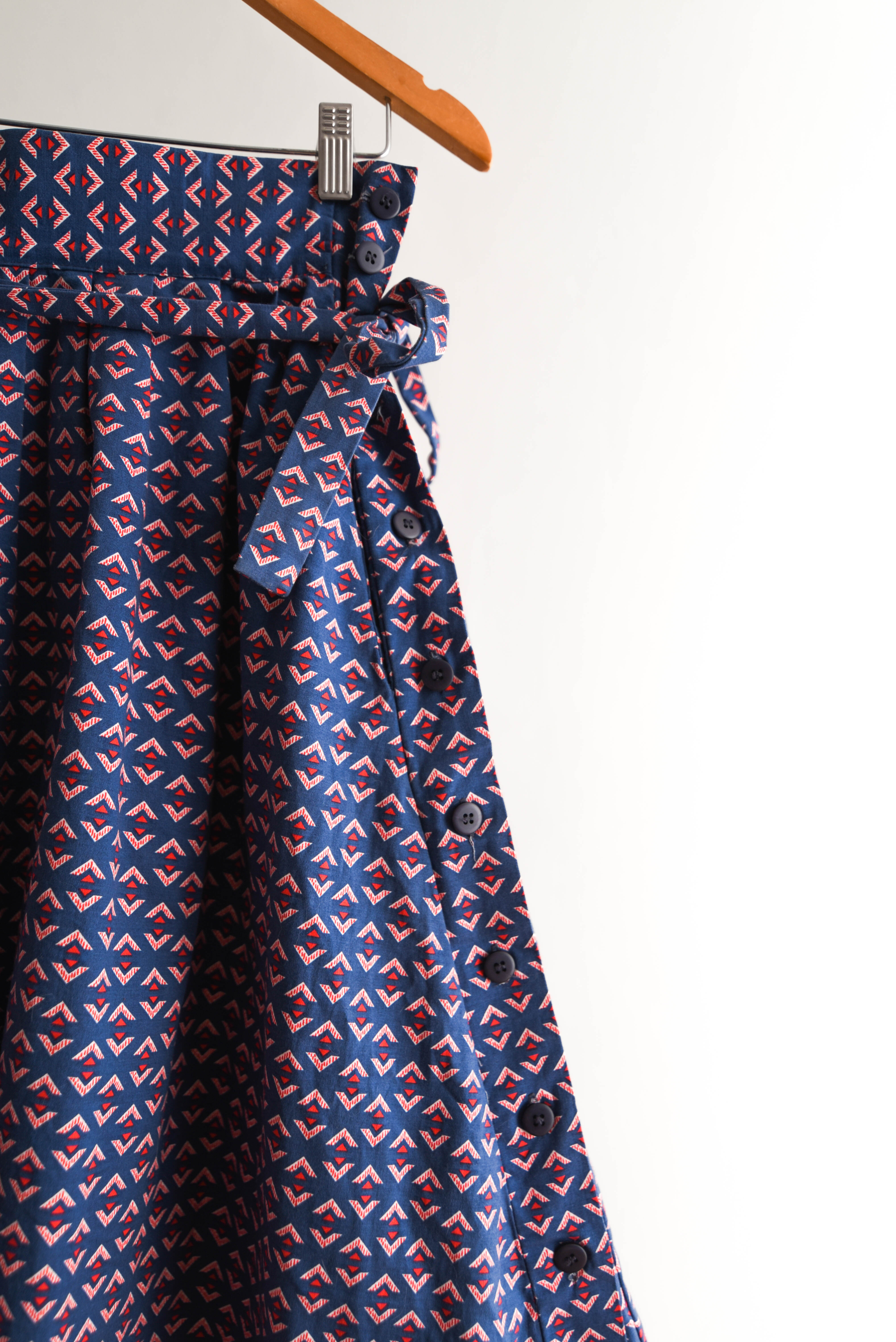 Falda midi azulina figuras