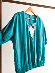 Polera 80s turquesa bordada