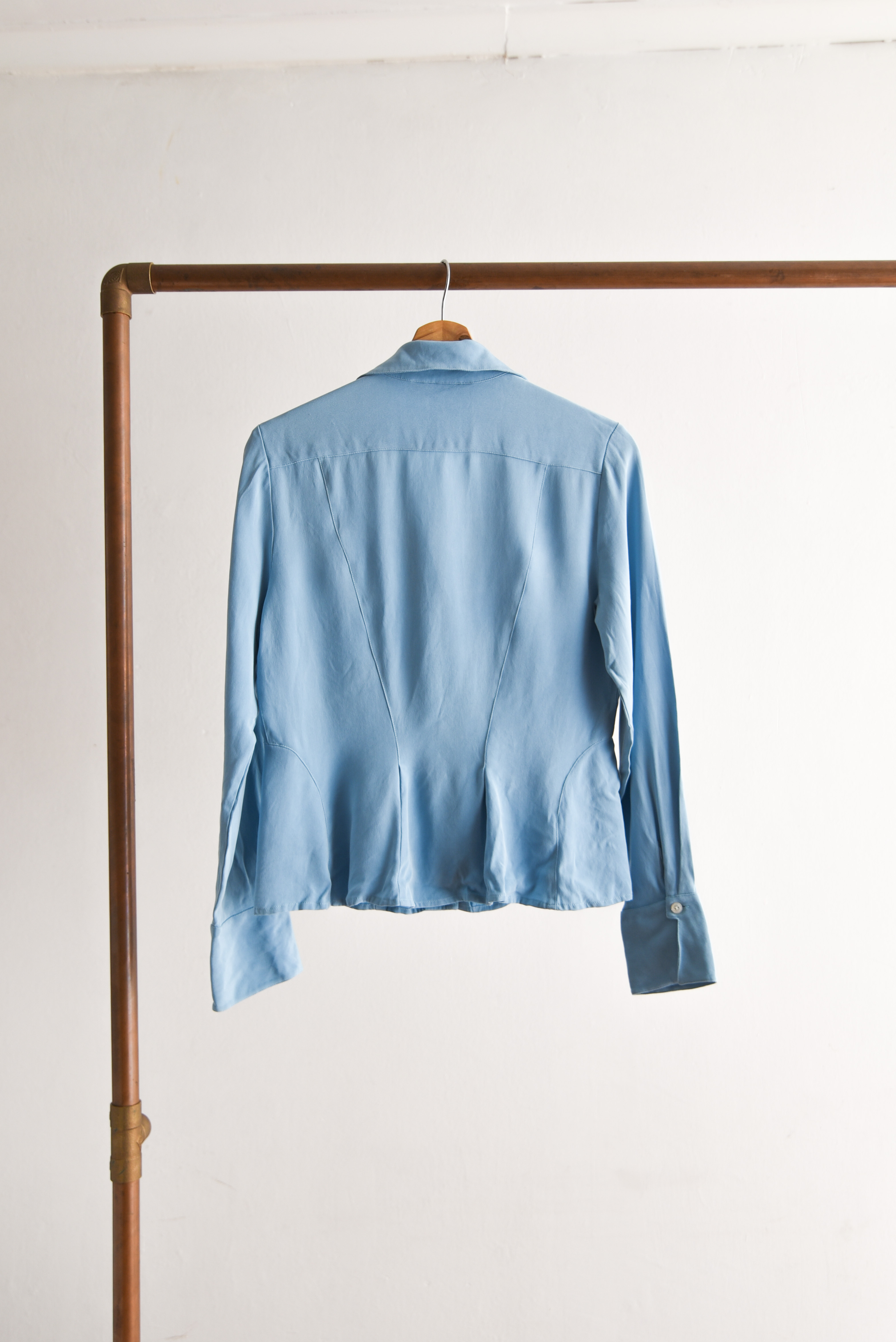 Blusa celeste pastel seda