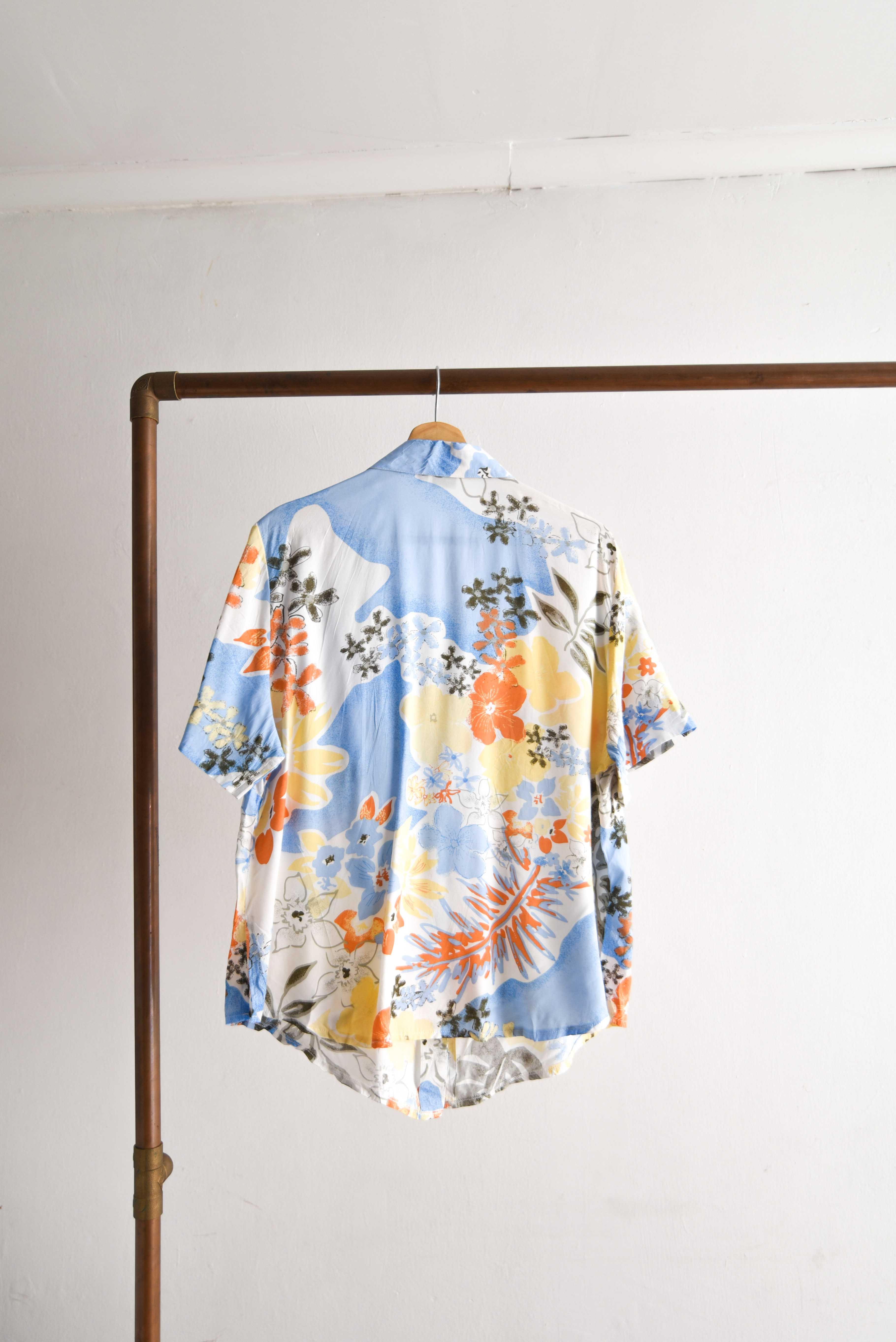 Camisa celeste tropical